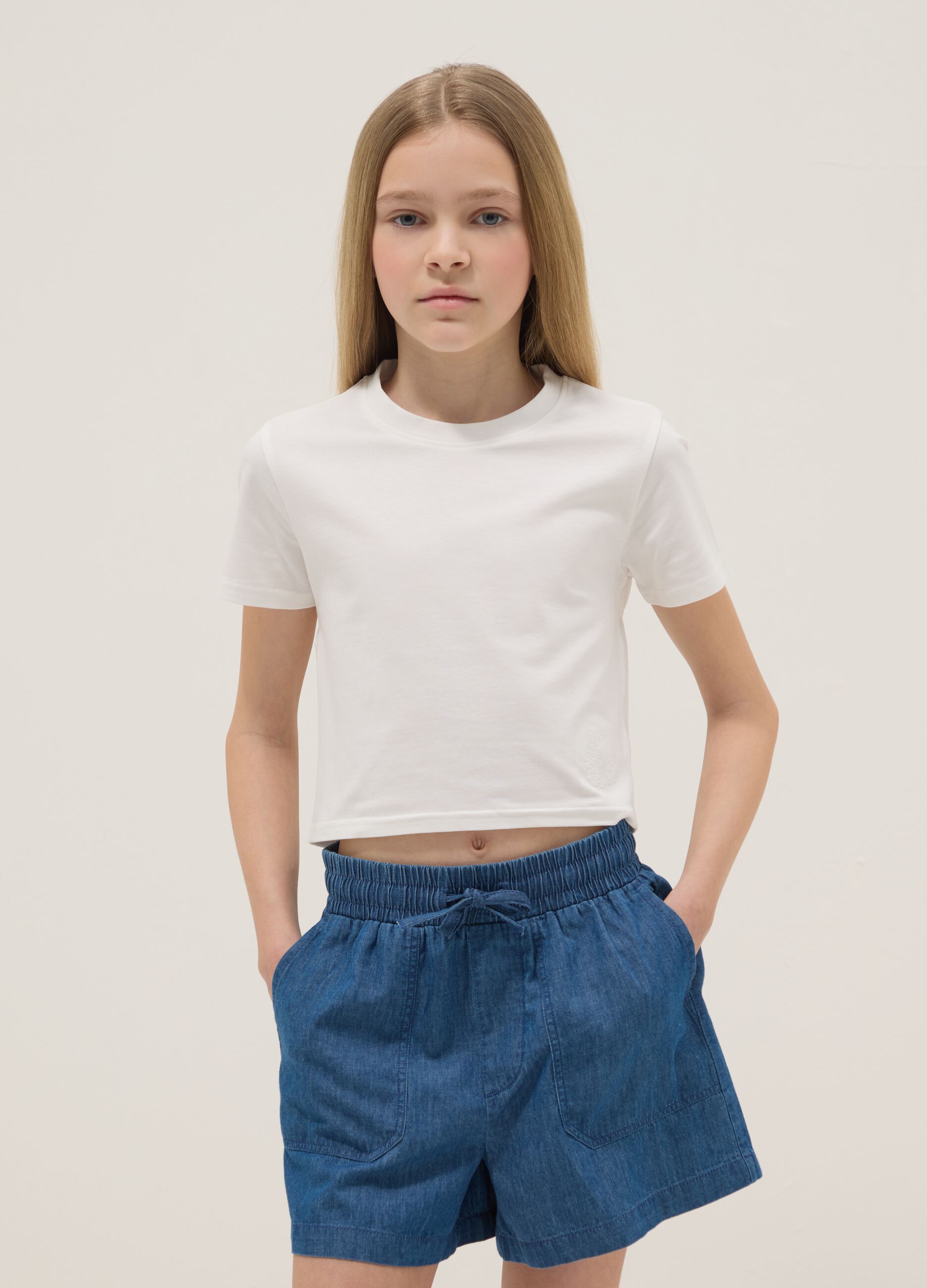 Girls' fitted white stretch cotton T-shirt