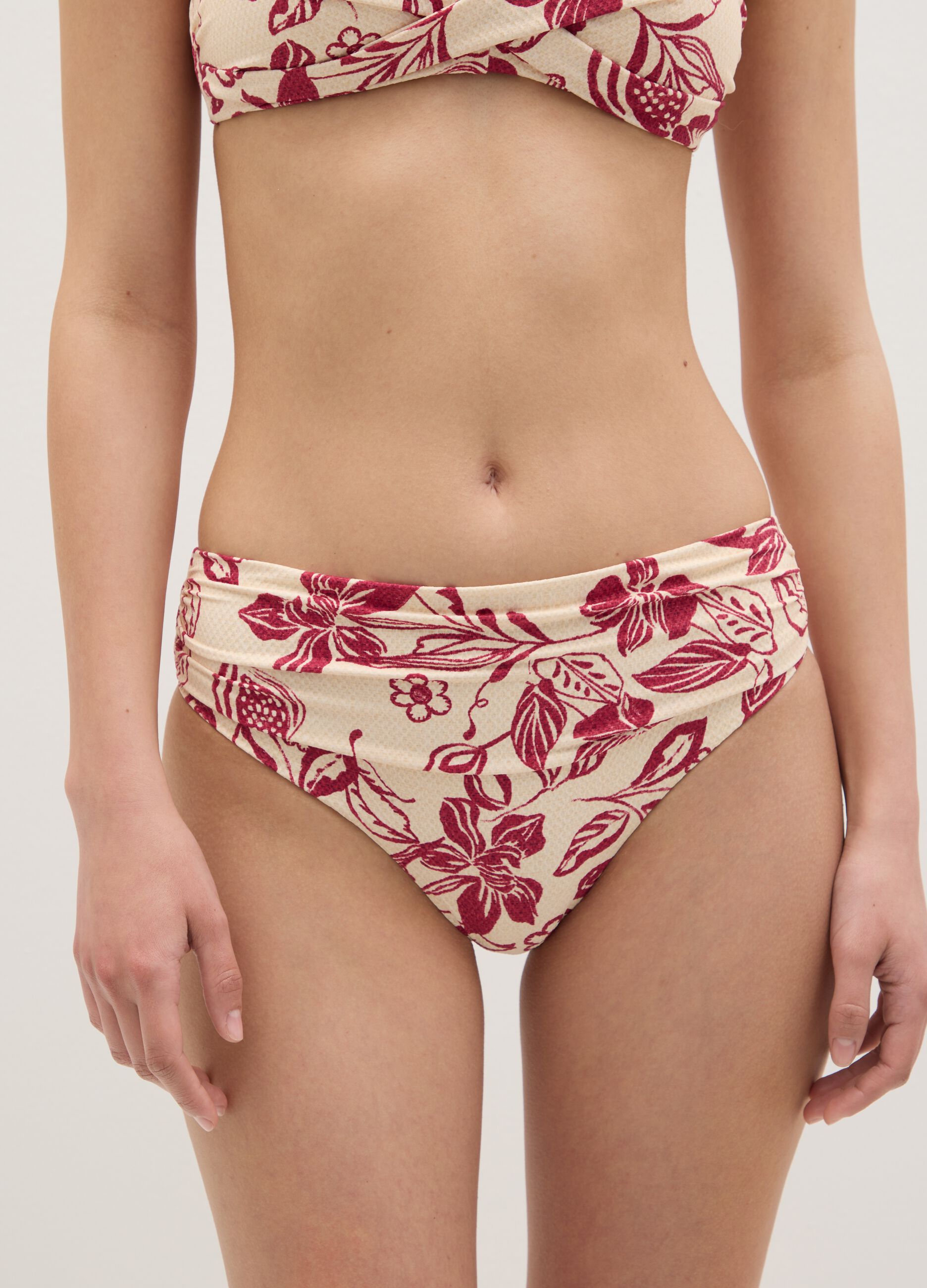 Floral bikini briefs with strap