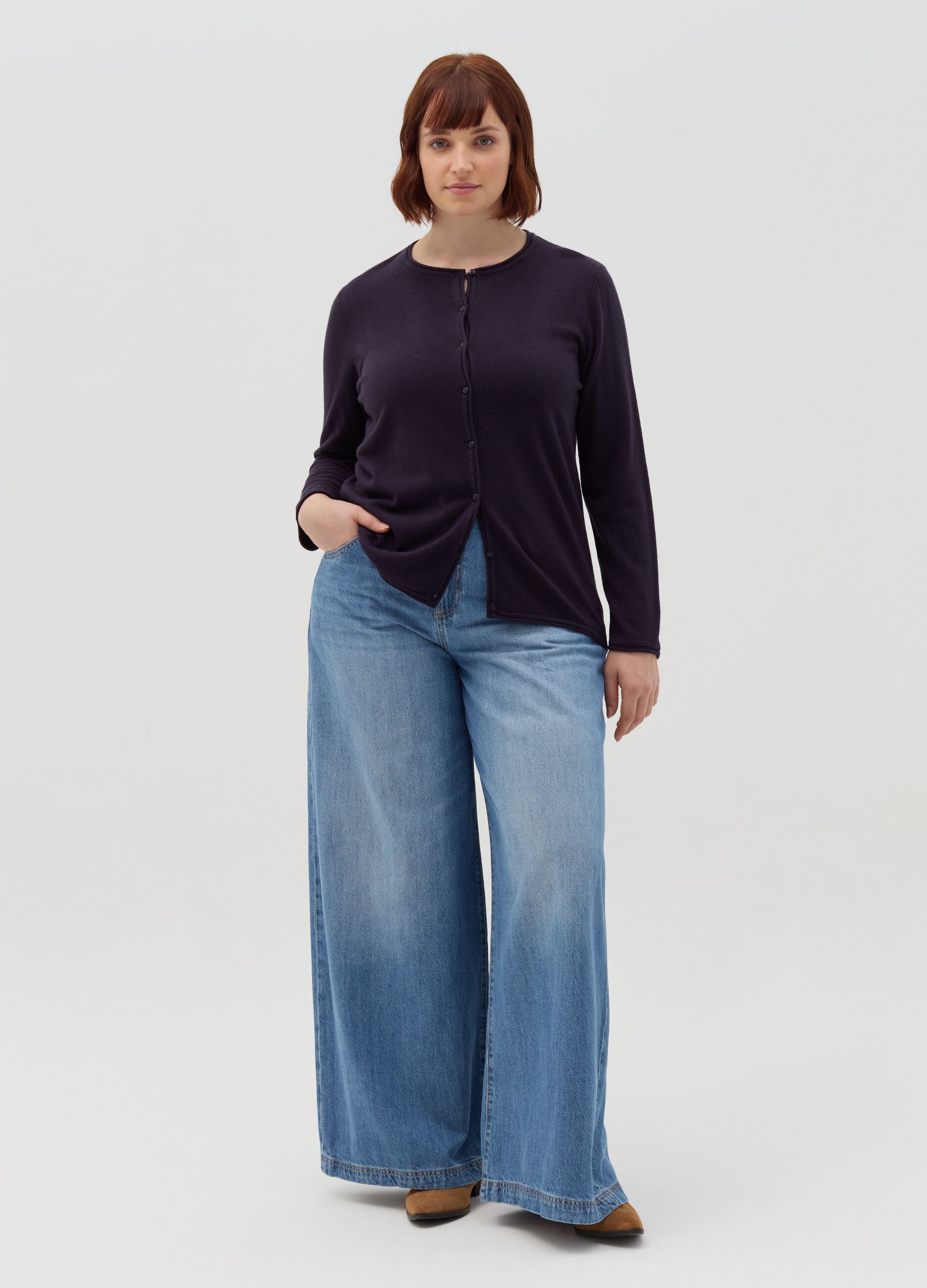 Curvy cardigan with buttons