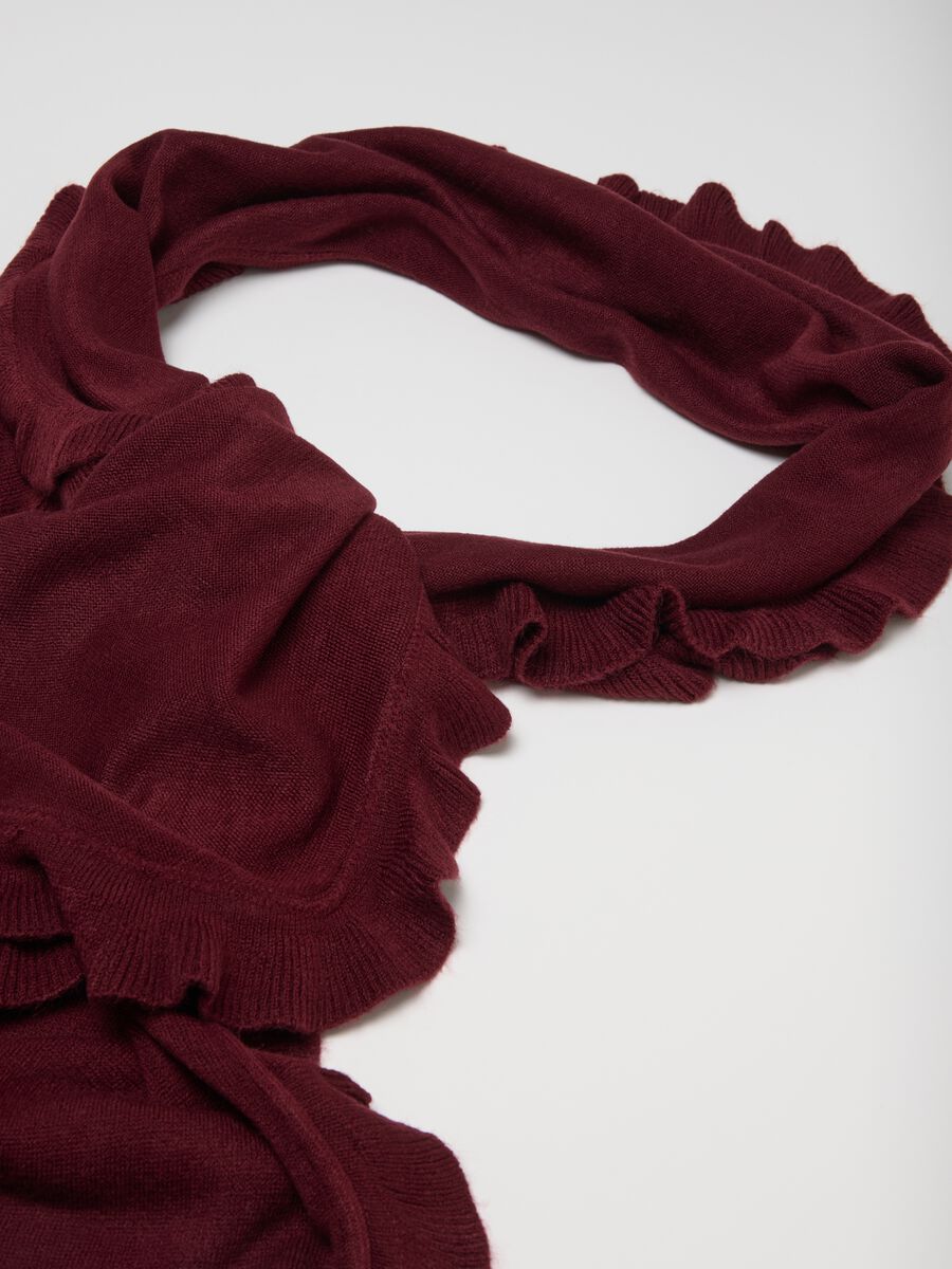 Red scarf with ruffles_1