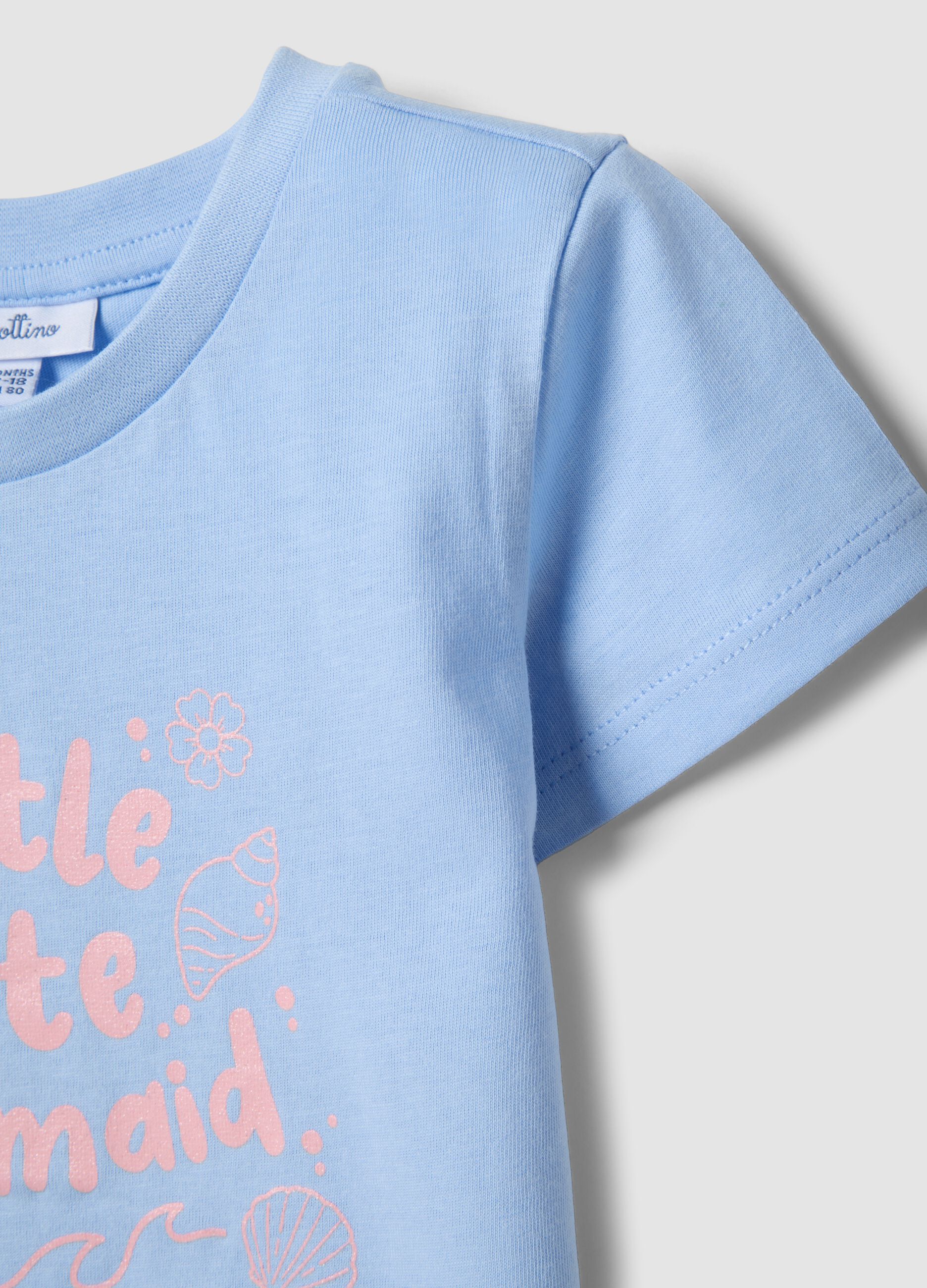 Girls&rsquo; light blue pure organic cotton T-shirt with seaside print