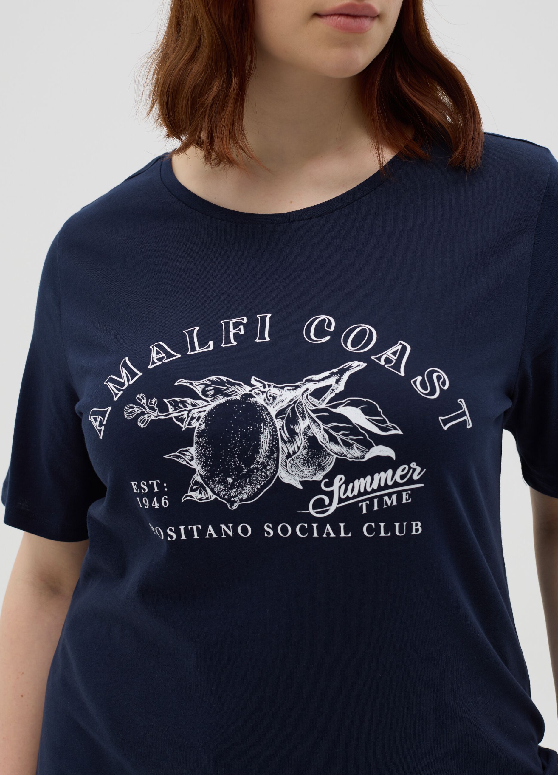 Curvy blue T-shirt with "Amalfi Coast" print in cotton
