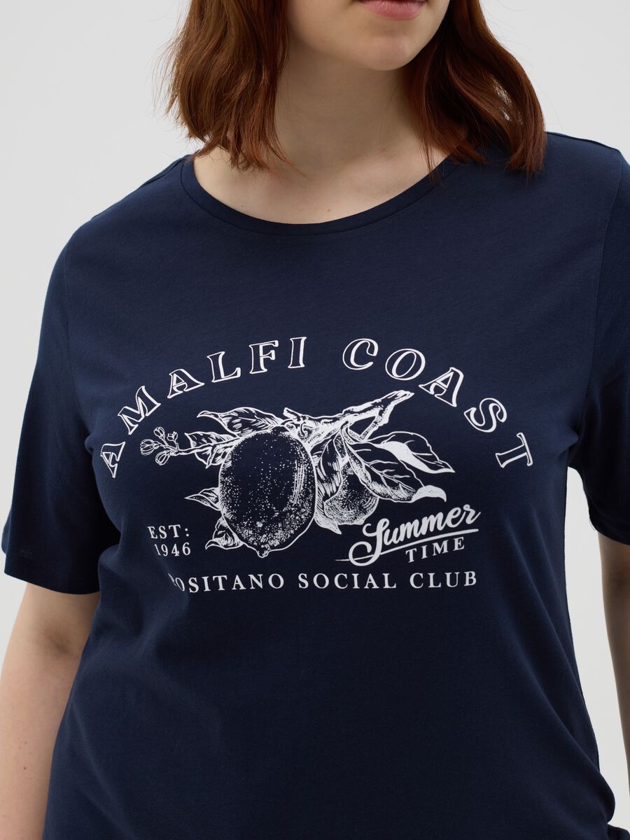 Curvy blue T-shirt with "Amalfi Coast" print in cotton_3
