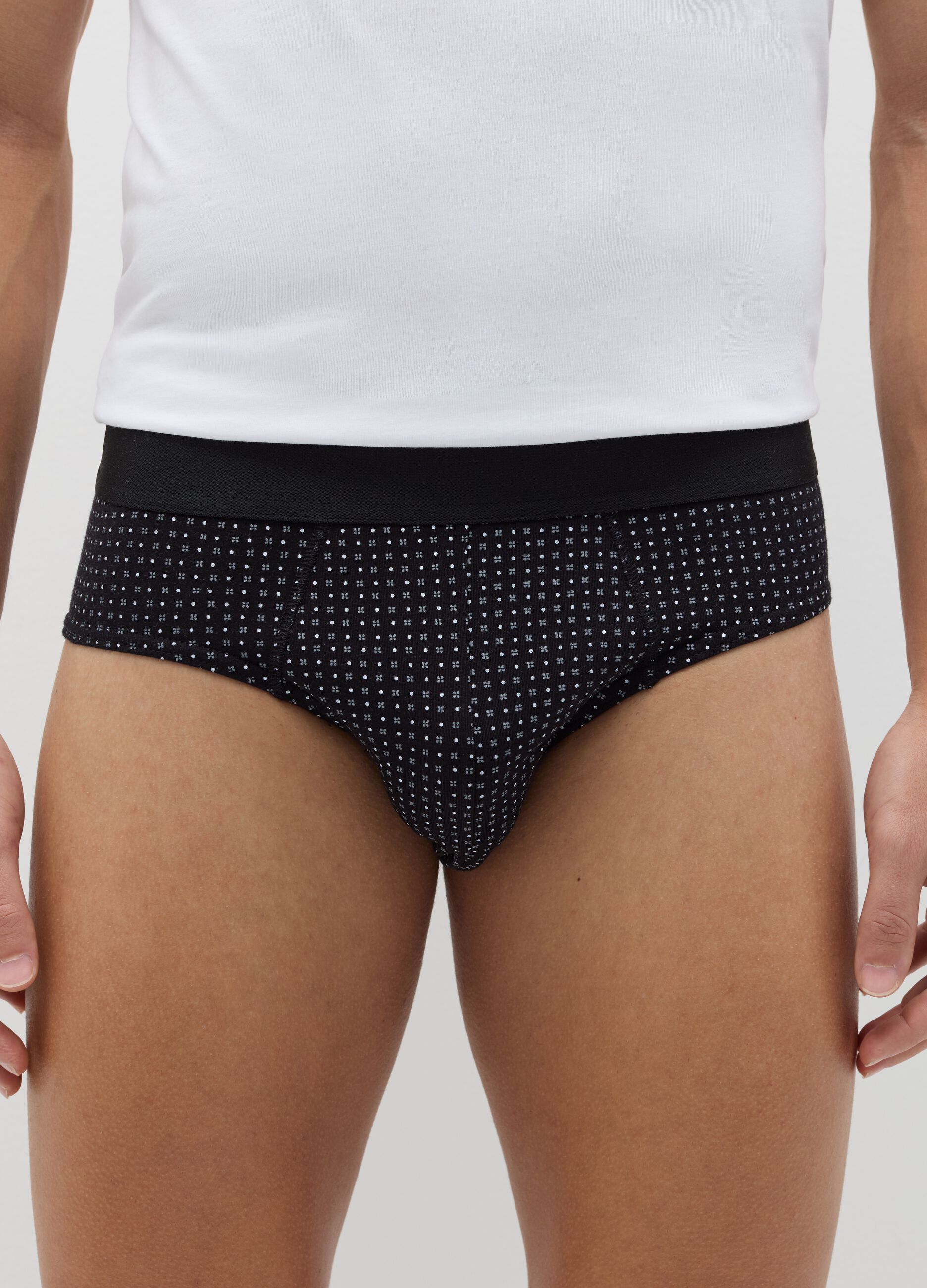 Three-pair pack briefs in stretch cotton with micro pattern