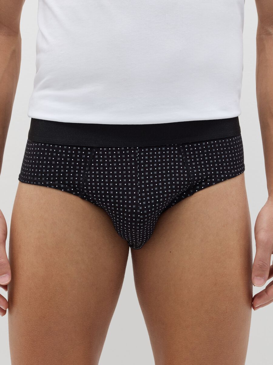 Three-pair pack briefs in stretch cotton with micro pattern_1