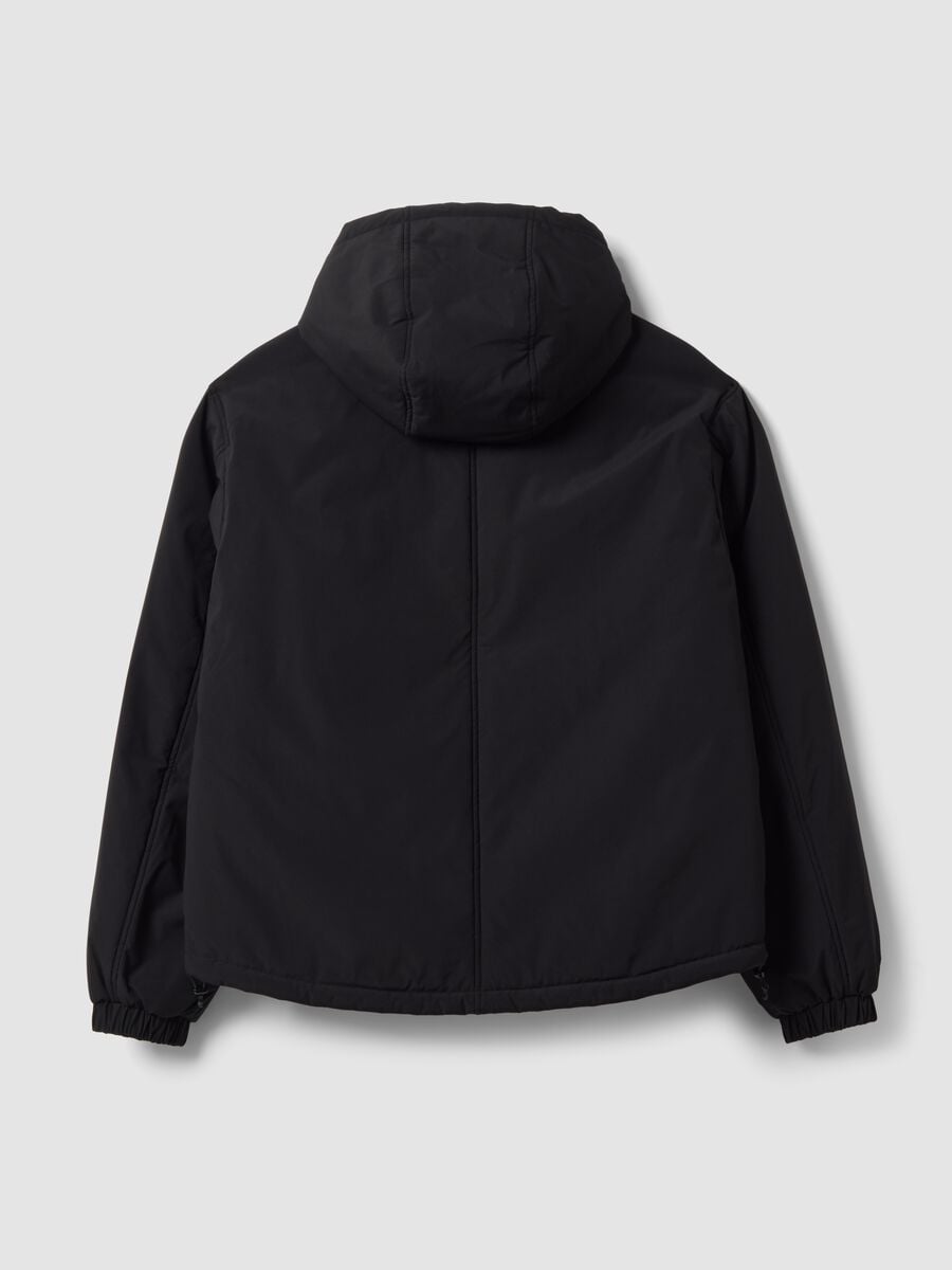 Giaccone nero imbottito con cappuccio e zip over fit_6
