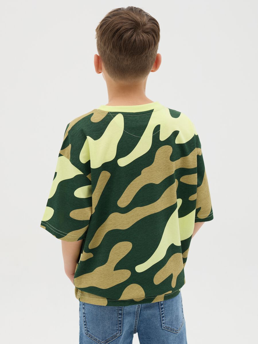 T-shirt in cotone camouflage con stampa logo_2
