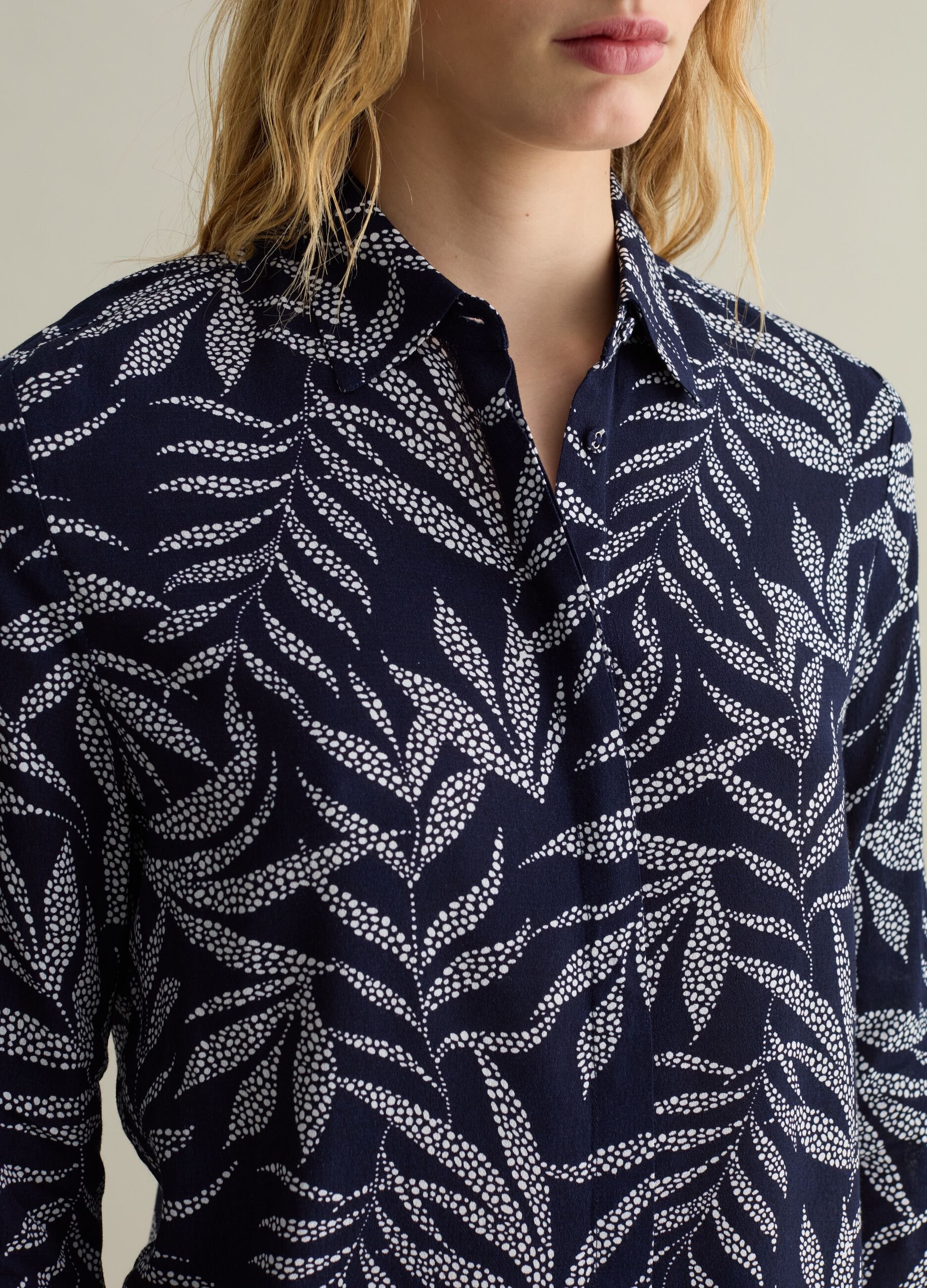 Viscose shirt with foliage print