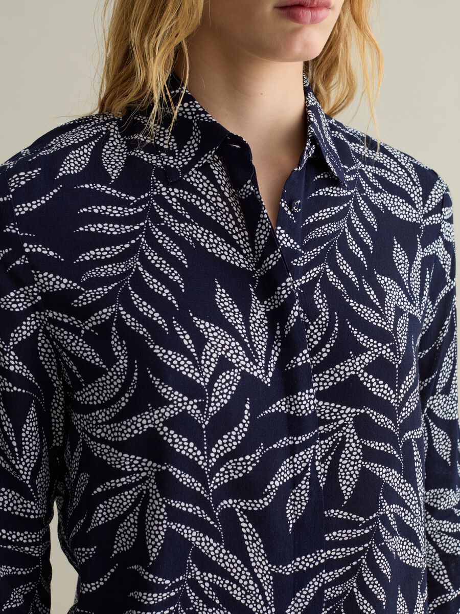 Viscose shirt with foliage print_3