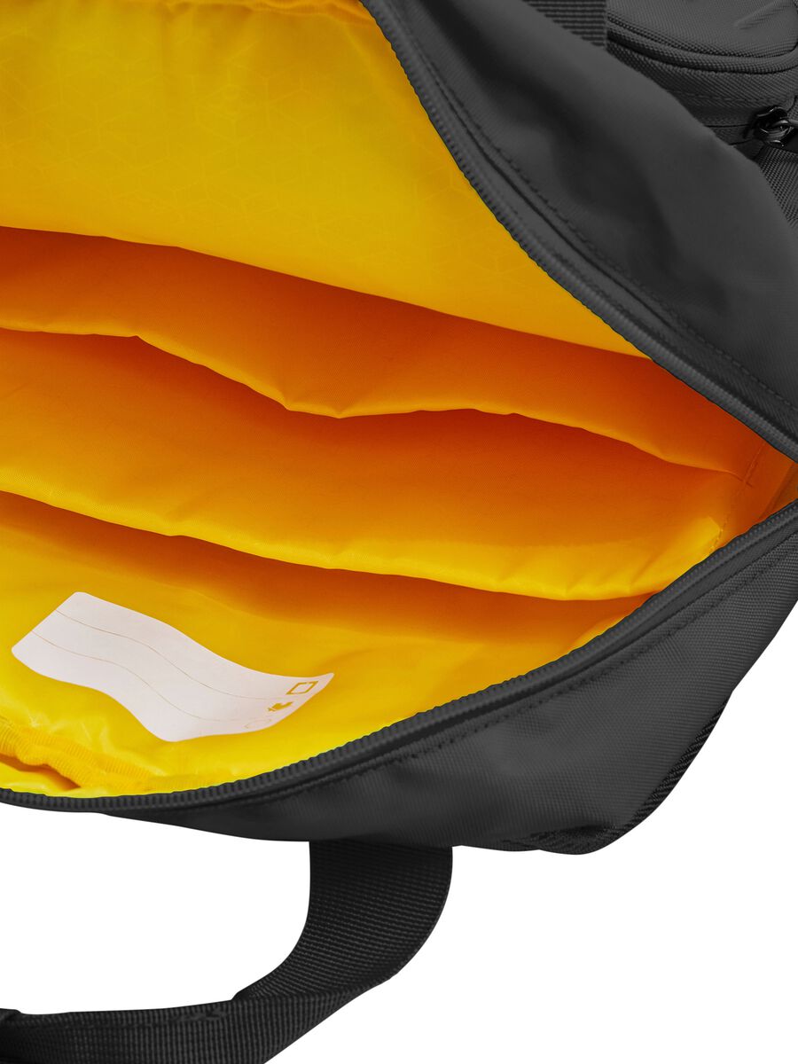 Zaino nero con tasche frontali_2