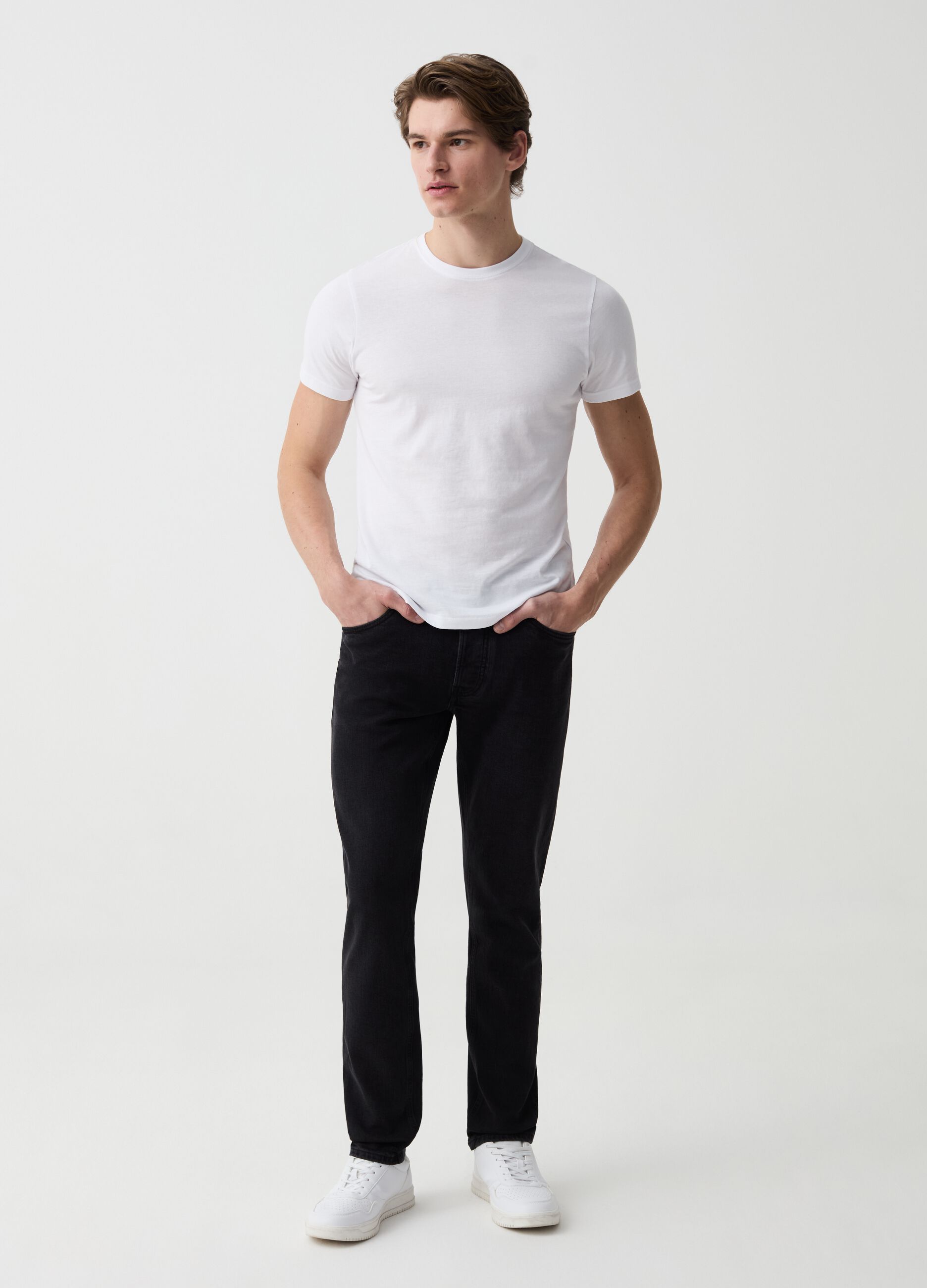 Slim-fit jeans with discolouring