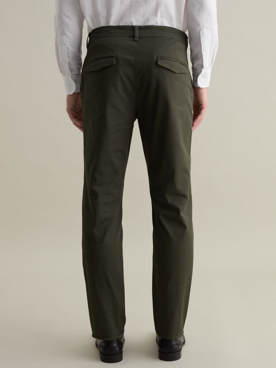 Slim-fit chinos in stretch twill_2