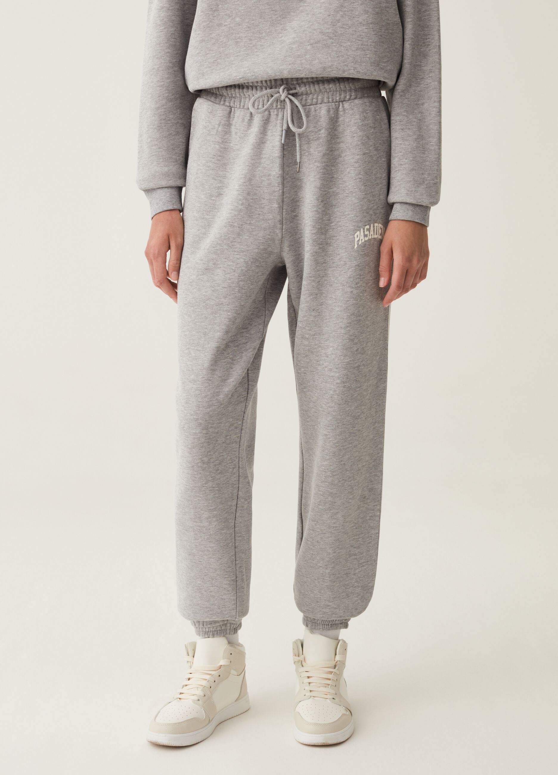 Joggers in felpa con stampa lettering_1