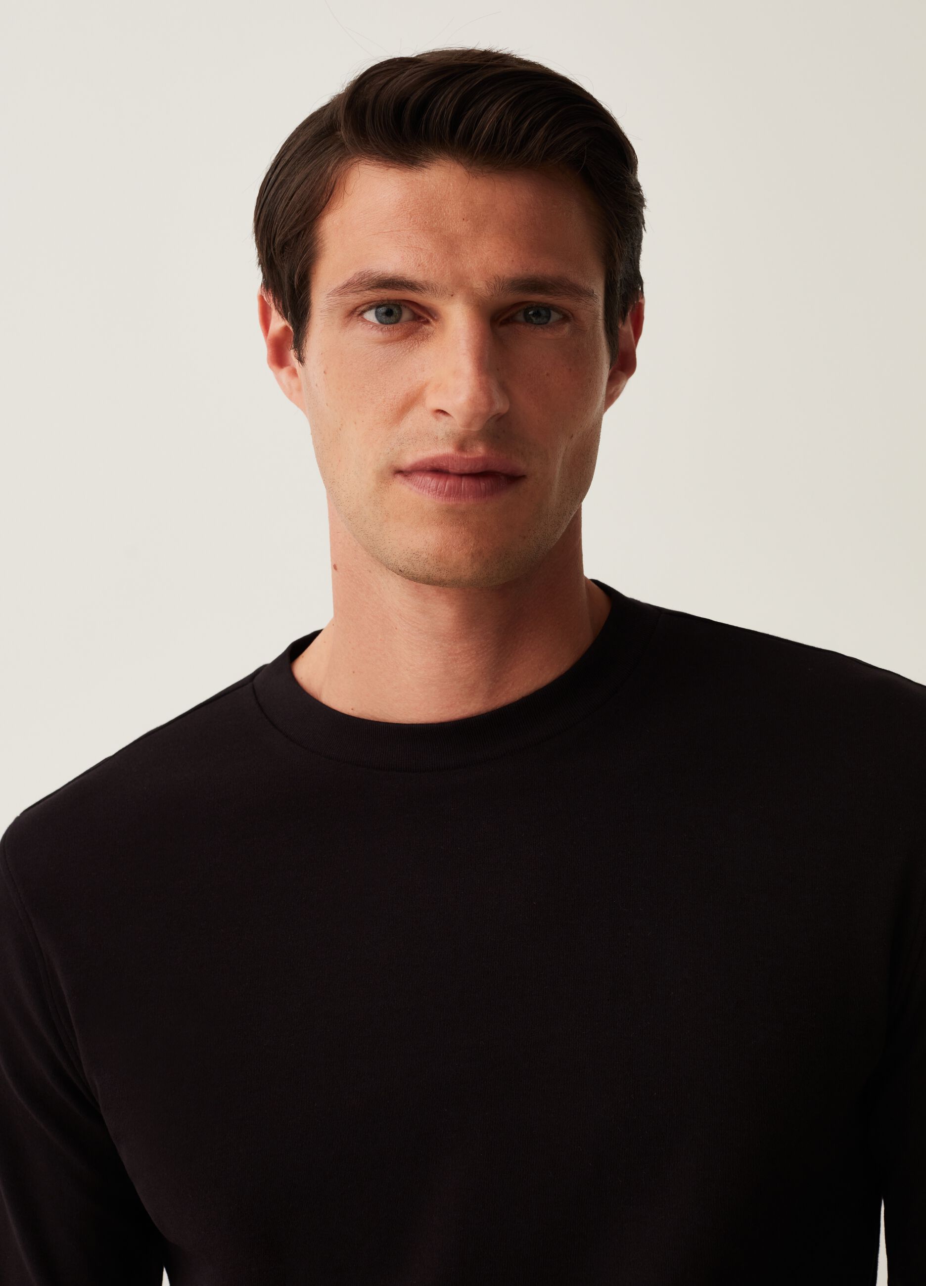 T-shirt a maniche lunghe tinta unita_1