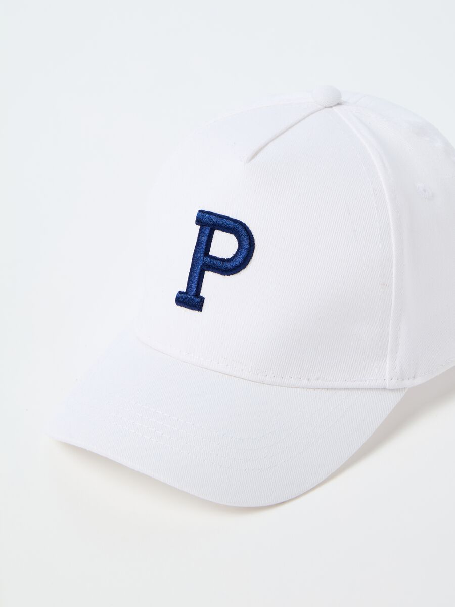 Baseball cap with embroidered logo_2