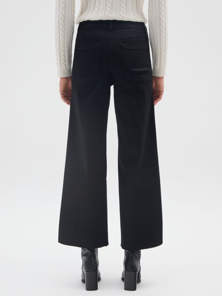 Pantaloni neri a gamba larga in tessuto elasticizzato_2
