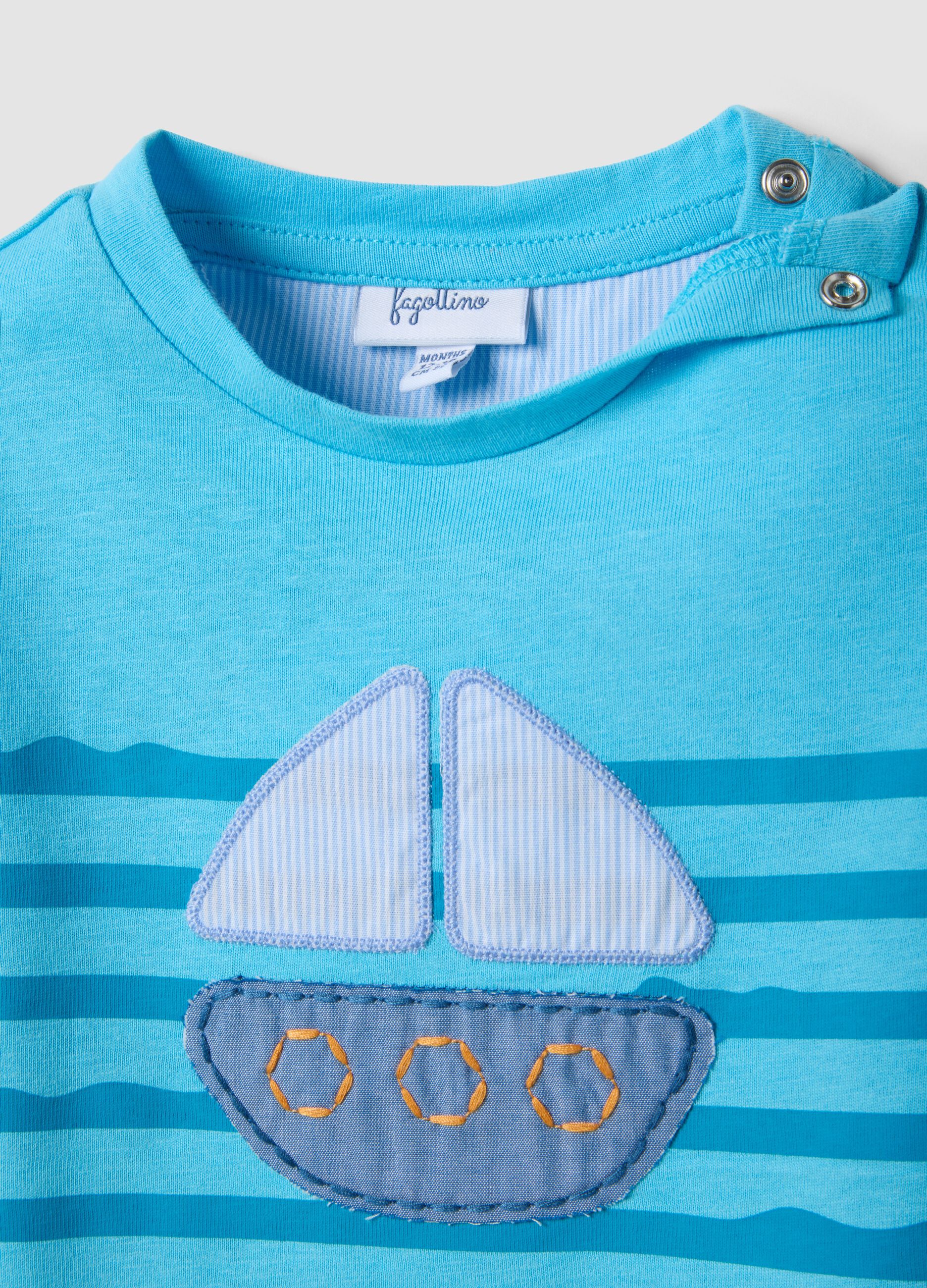 Light blue short-sleeve pure cotton T-shirt with appliqu&eacute; boat