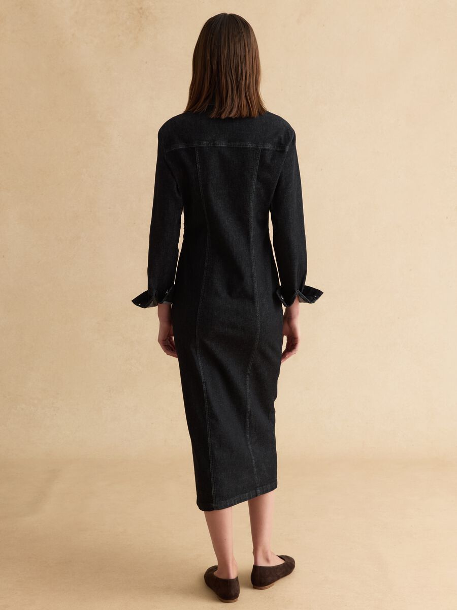 Abito lungo fitted in cotone elasticizzato nero con bottoni_3