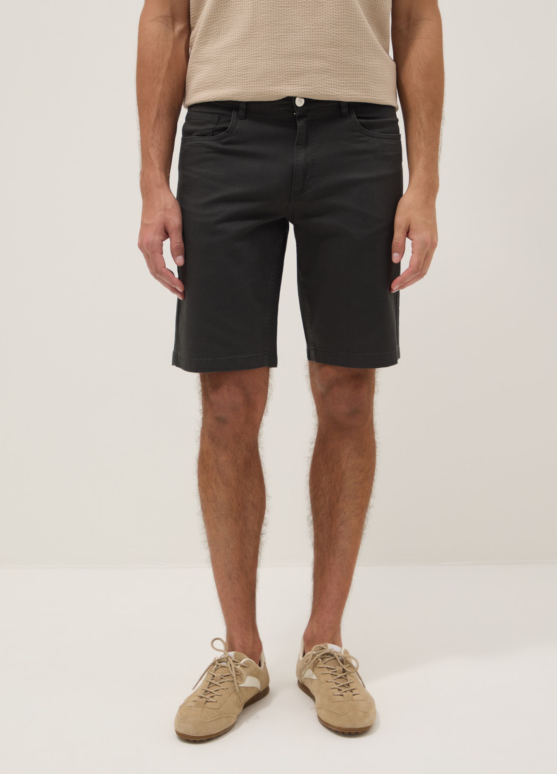 Black stretch cotton Bermuda shorts