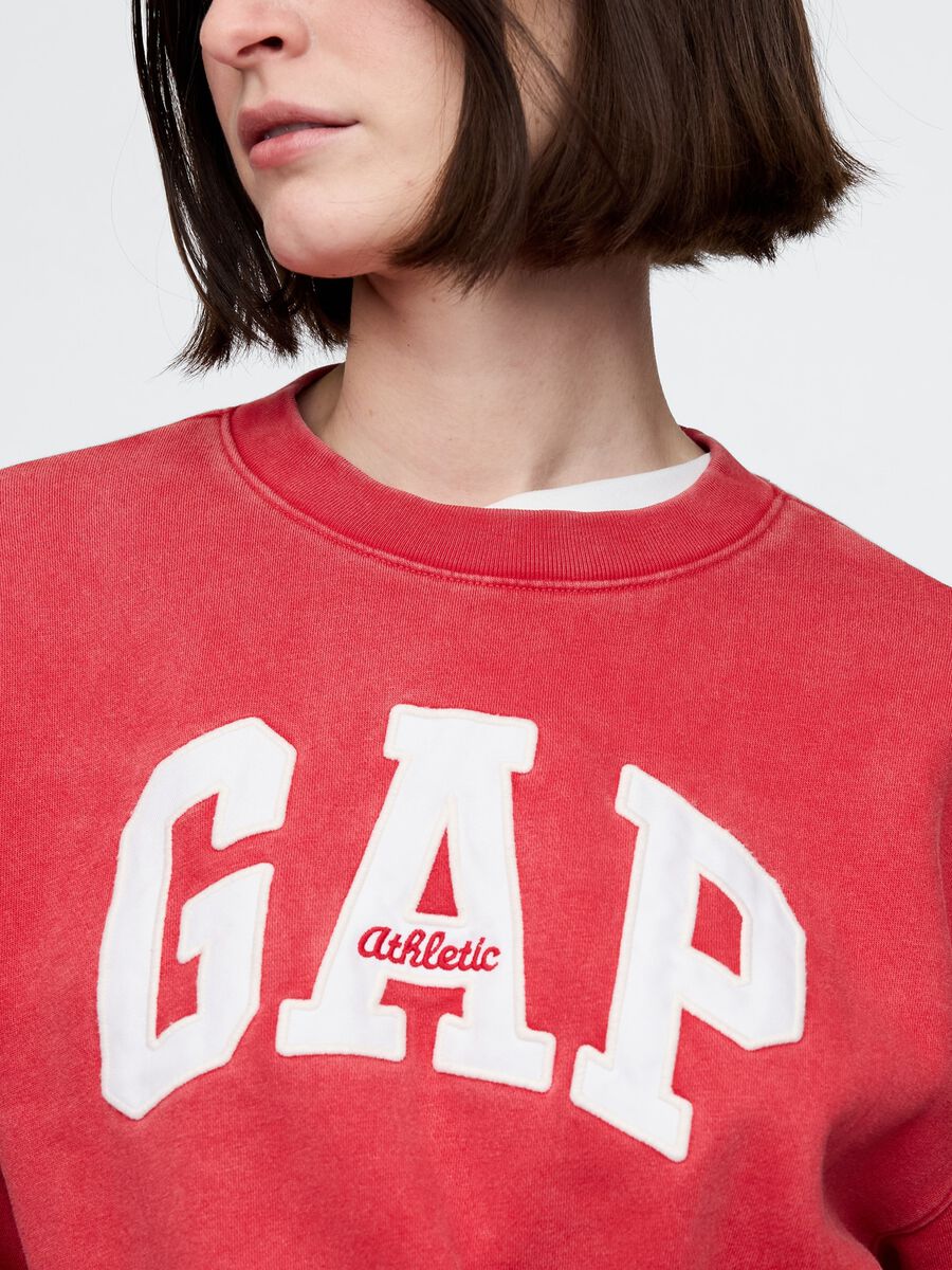Red sweatshirt with Gap logo_3