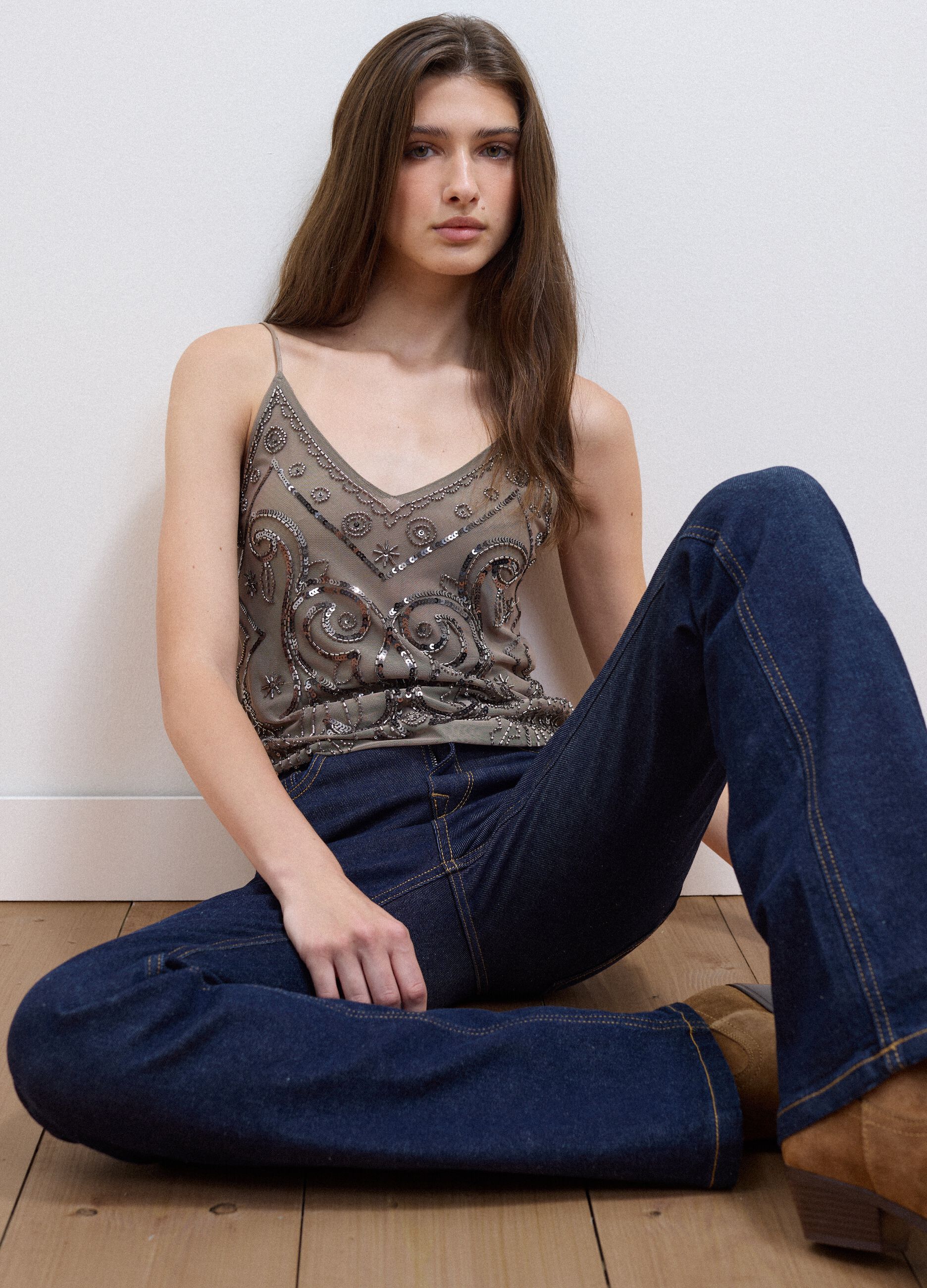 Beige fitted tank top with thin straps in stretch fabric