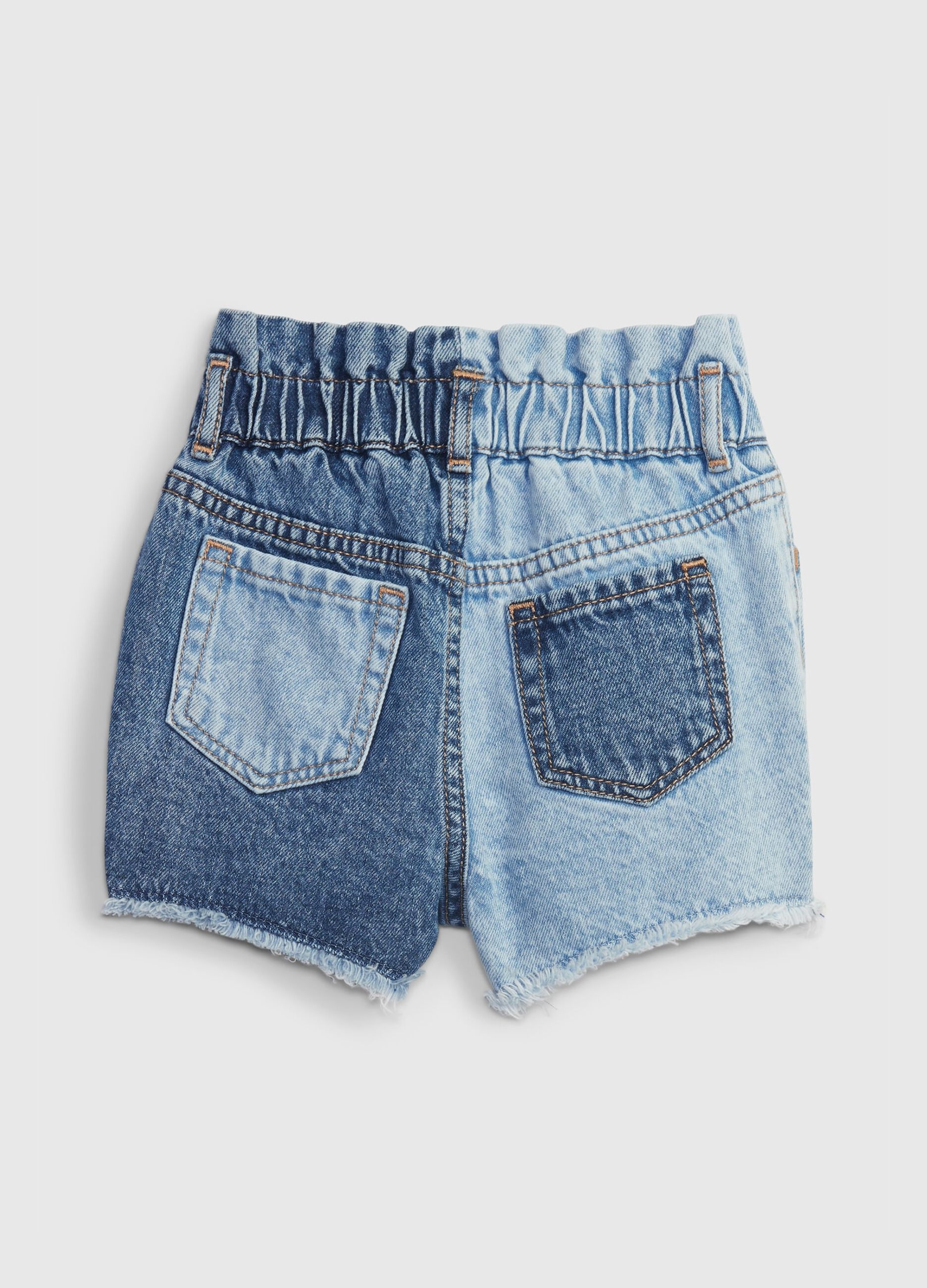Mum-fit shorts in two-tone denim.