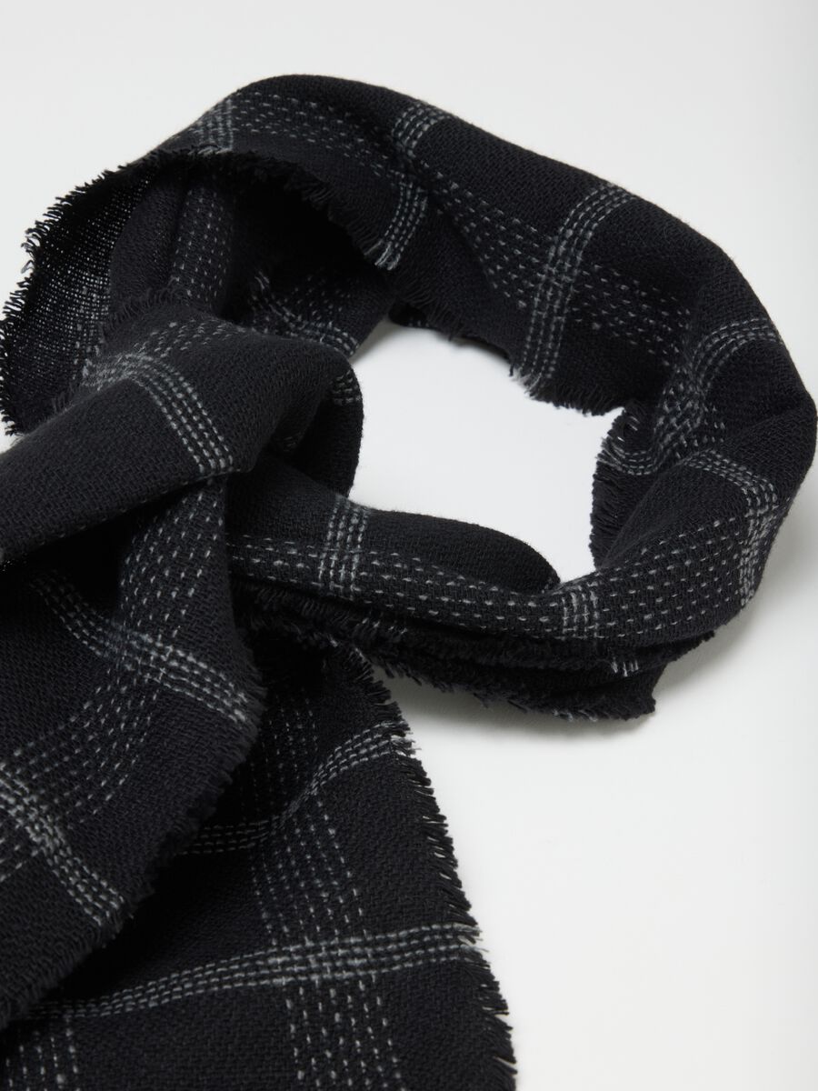 Sciarpa in misto cotone nera a quadri_1
