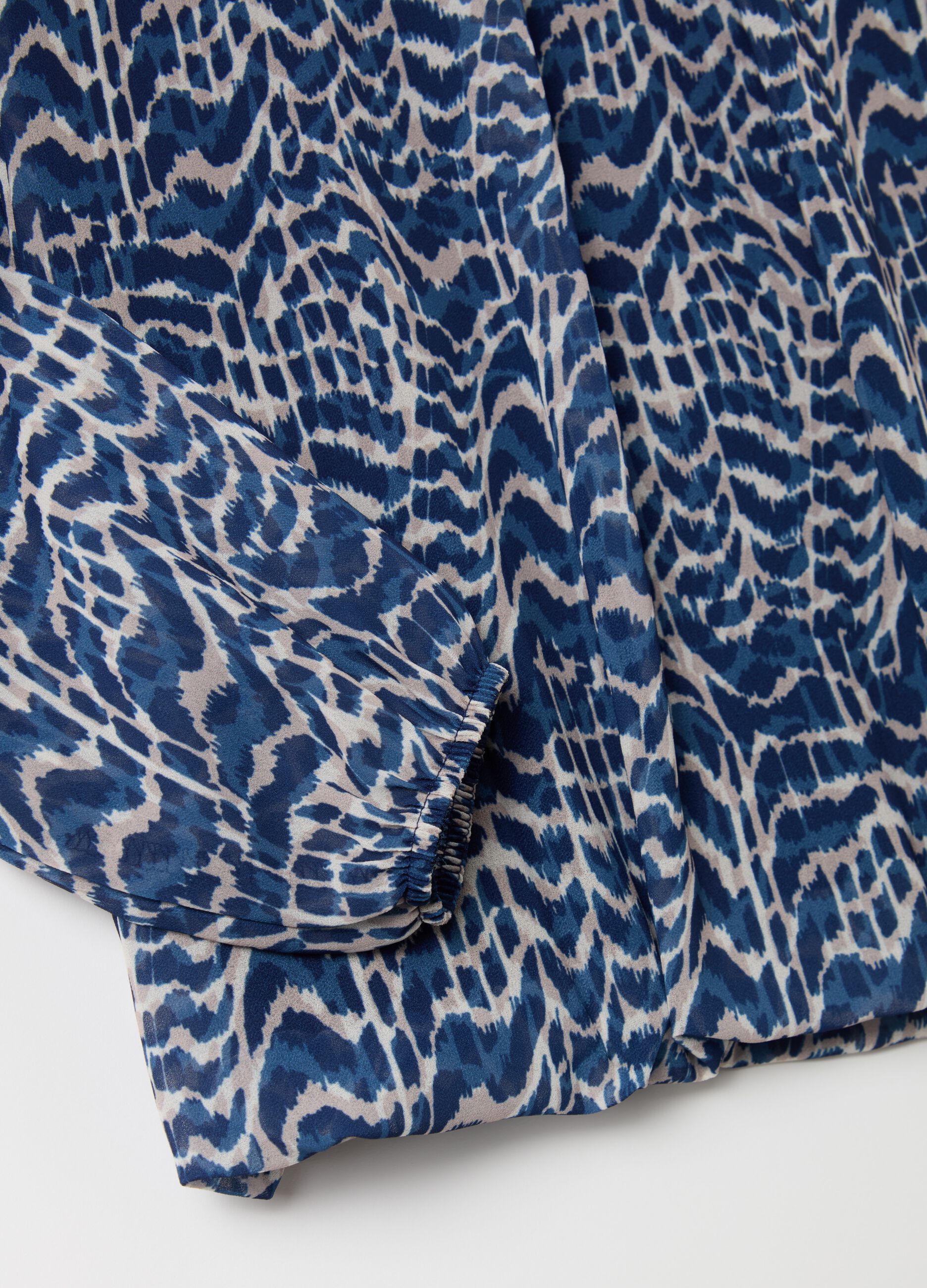 Long-sleeved blouse with print