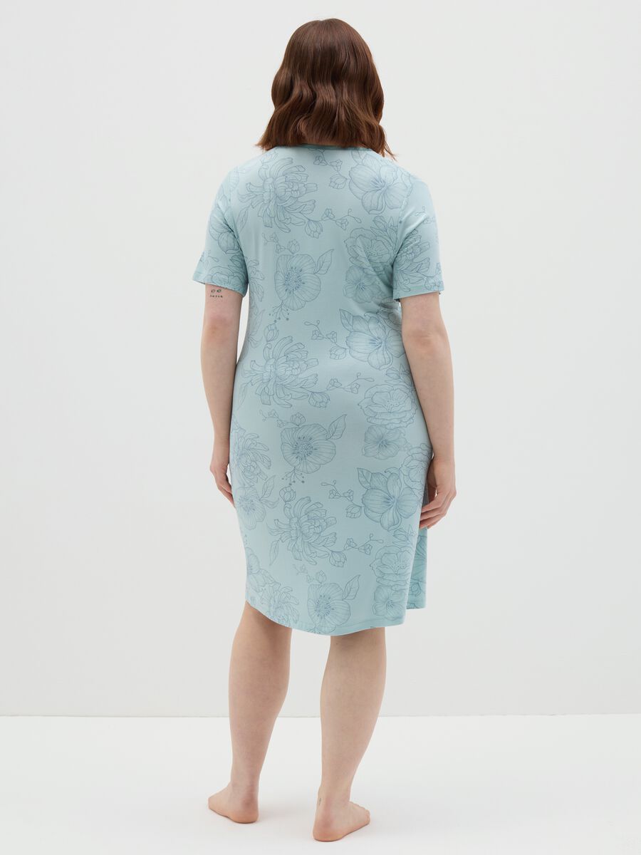 Light blue nightgown with floral print_3