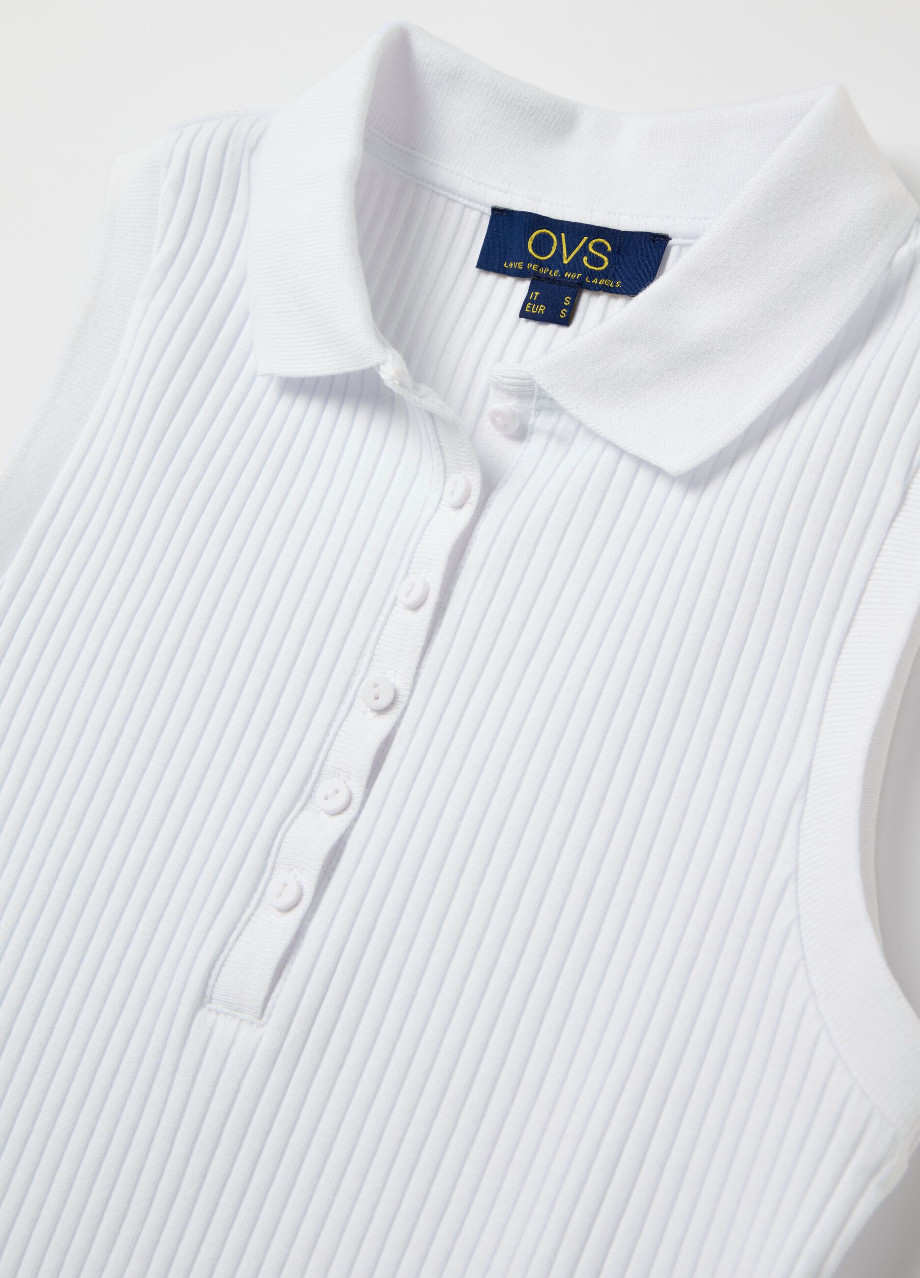 White short-sleeved polo shirt with ribbing