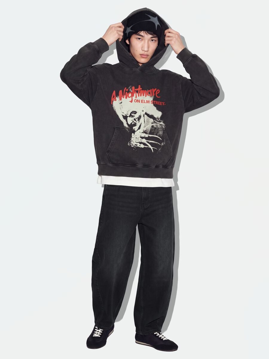 Hoodie over grigia in puro cotone con stampa "A Nightmare On Elm Street"_0
