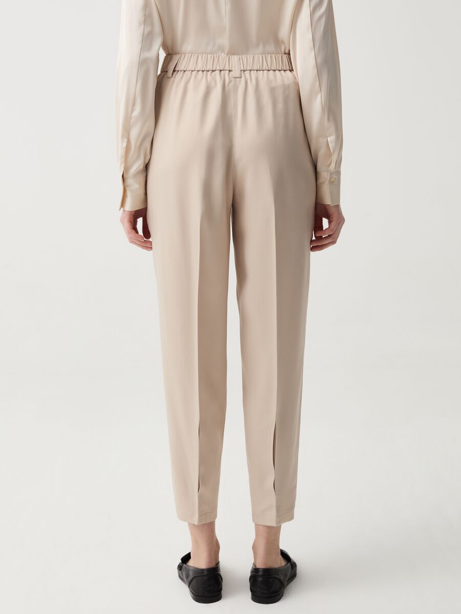 Elegant cigarette trousers with darts_2