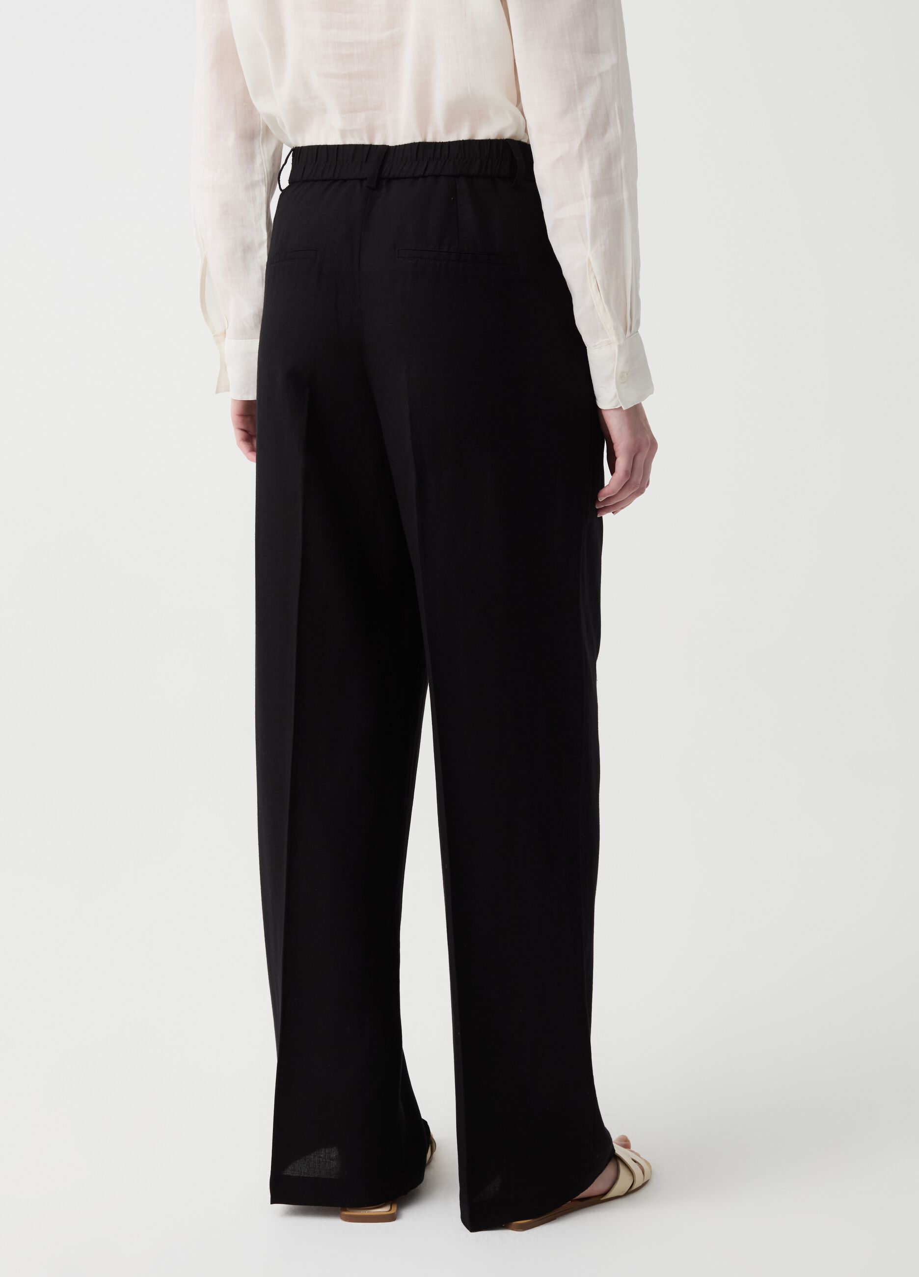 Wide-leg trousers with darts