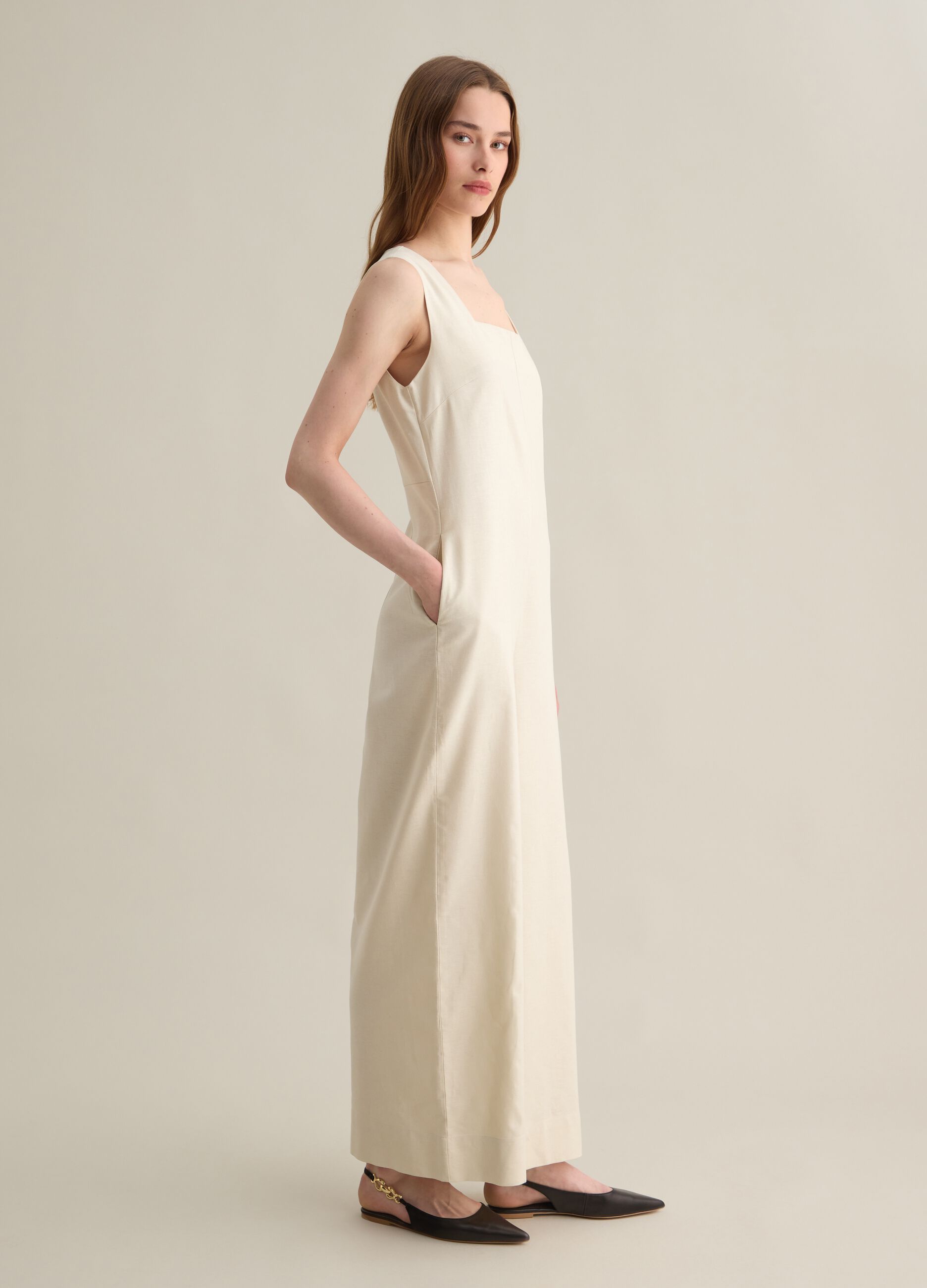 Sleeveless beige jumpsuit in cotton and linen