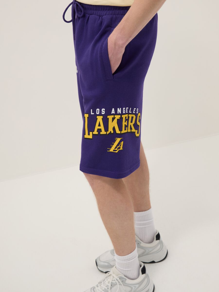 Purple cotton blend shorts with Los Angeles Lakers prints_3
