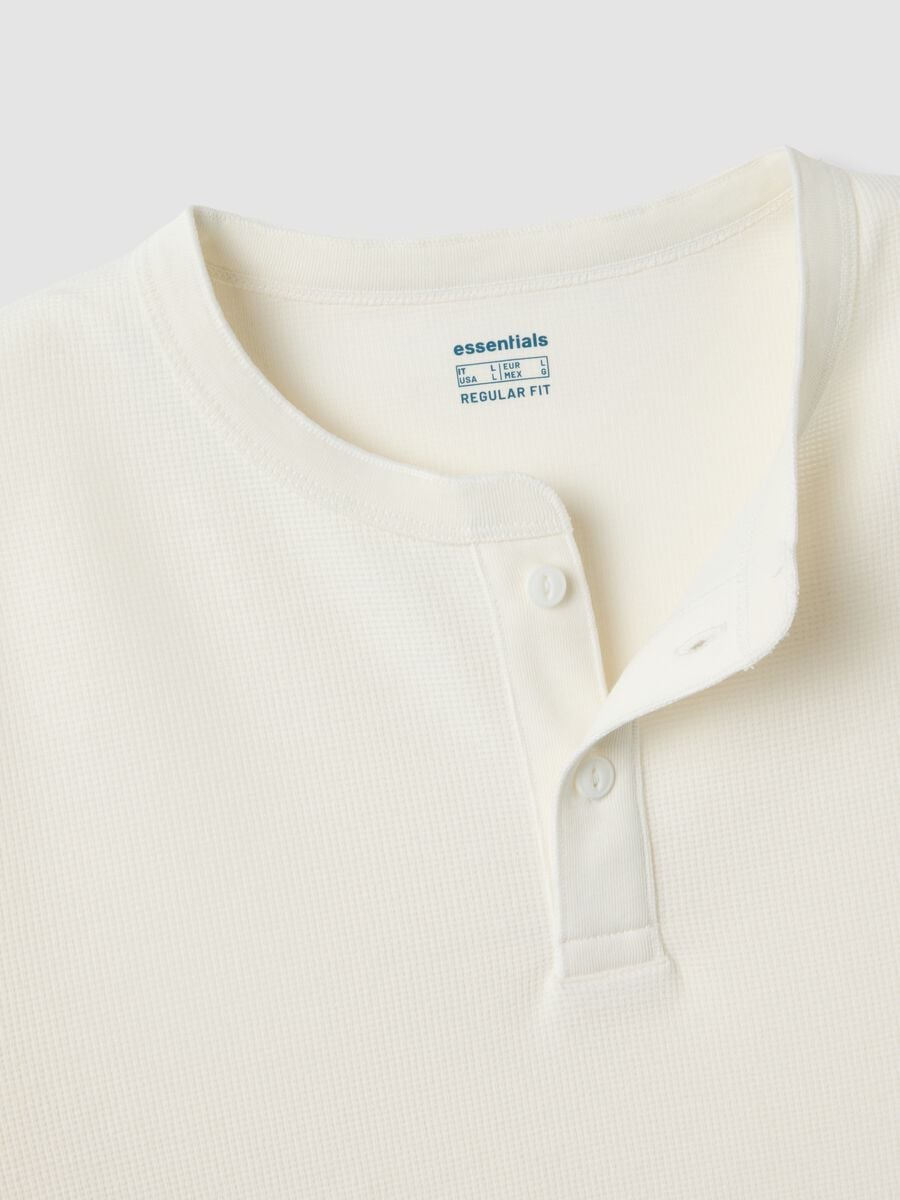 T-shirt bianca in misto viscosa a nido d'ape regular fit_1