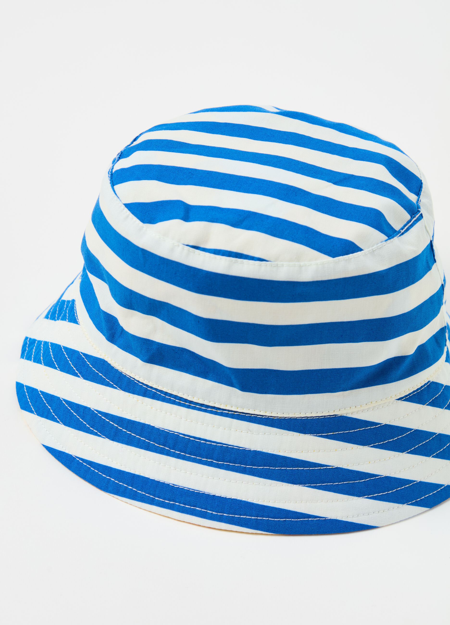 Reversible hat with Donald Duck 90 print