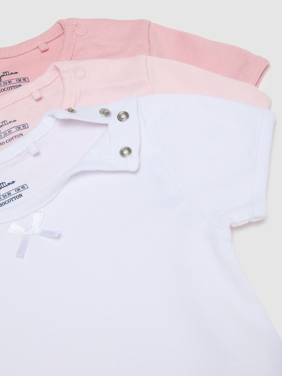 Girls' tripack of multicolour pure cotton regular fit t-shirts_3