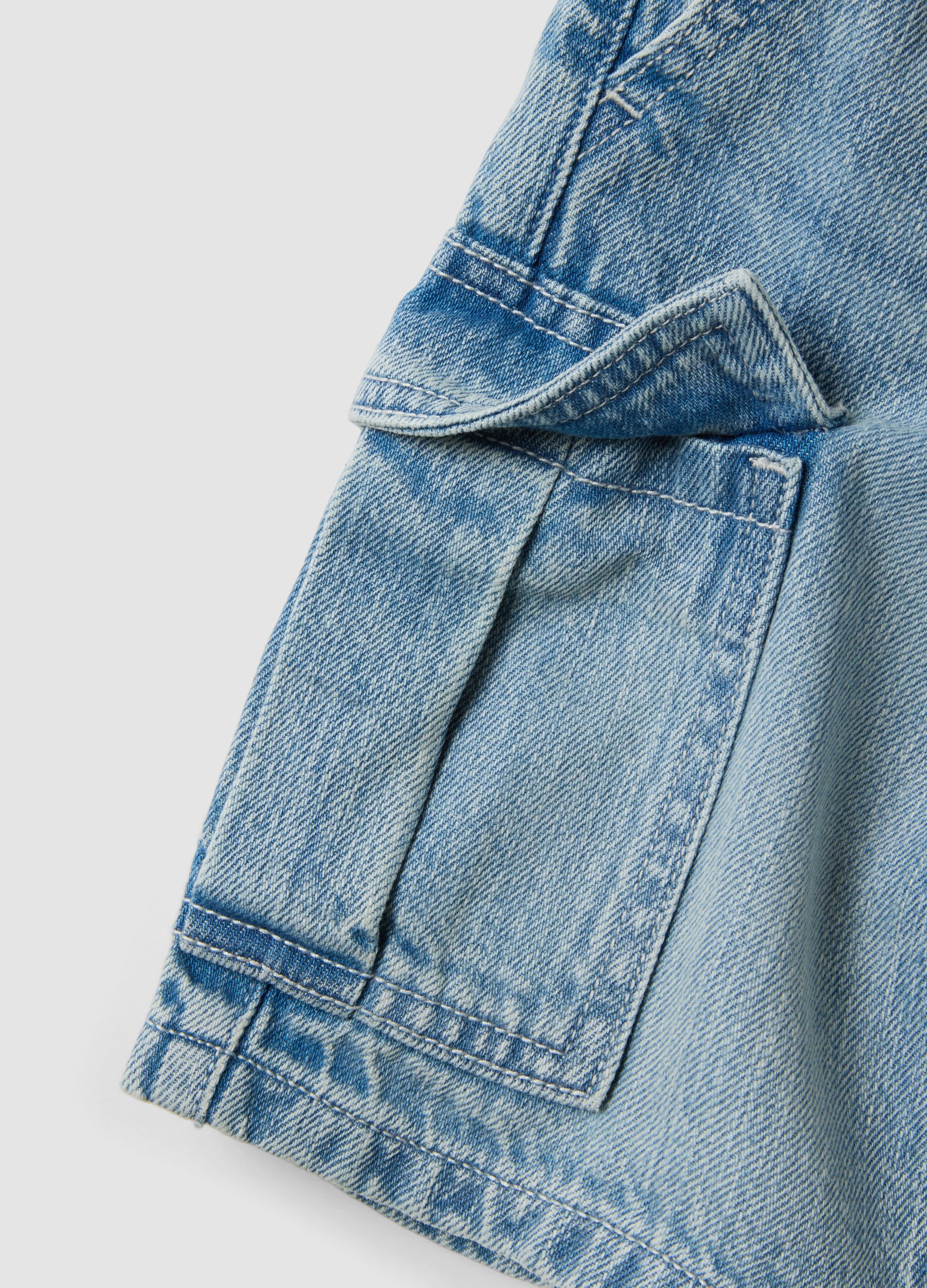 Light blue denim cargo shorts in pure cotton