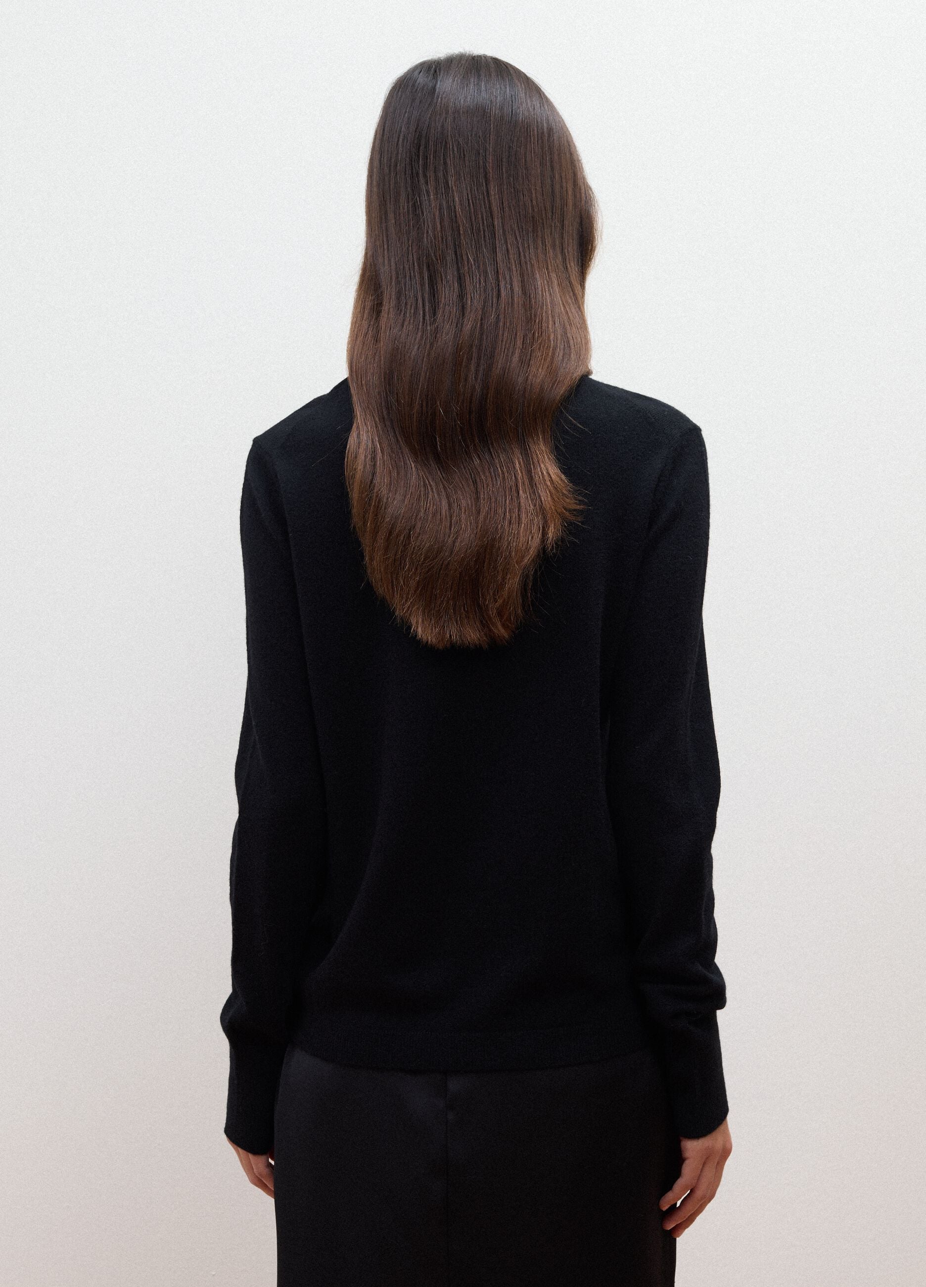 Maglia nera in pura lana con dolcevita regular fit