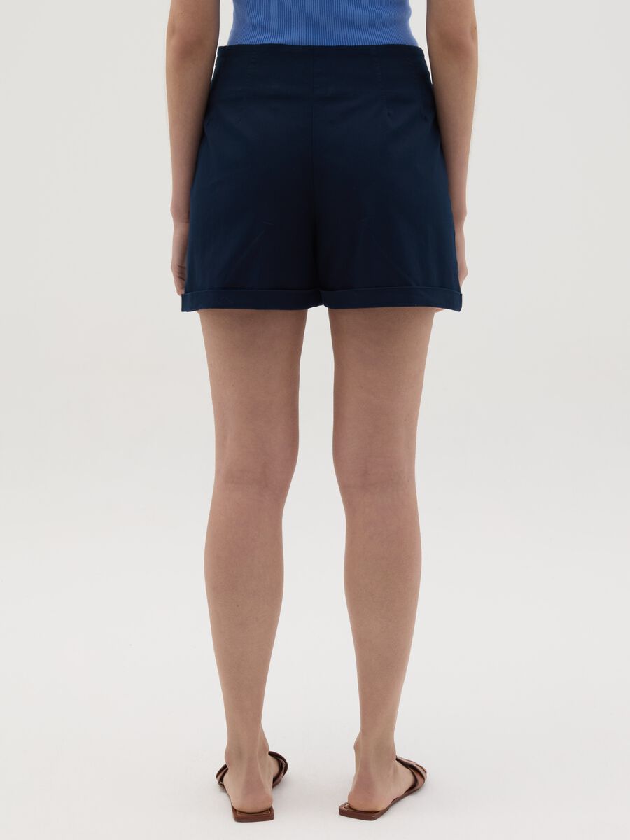 Tailored shorts with turn ups_3