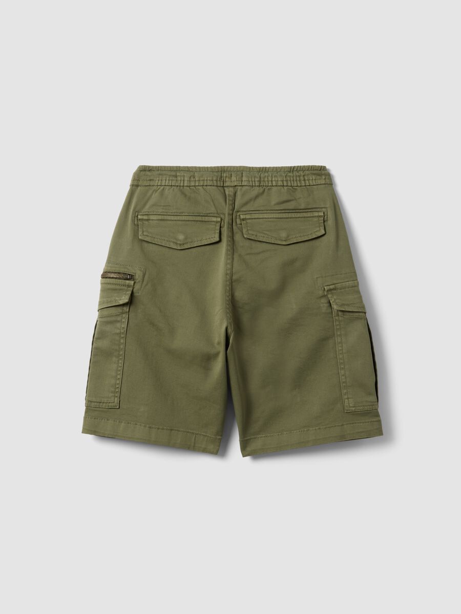 Green stretch cotton cargo shorts_1
