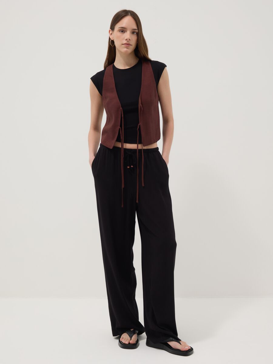 Gilet marrone in misto viscosa e lino regular fit_2