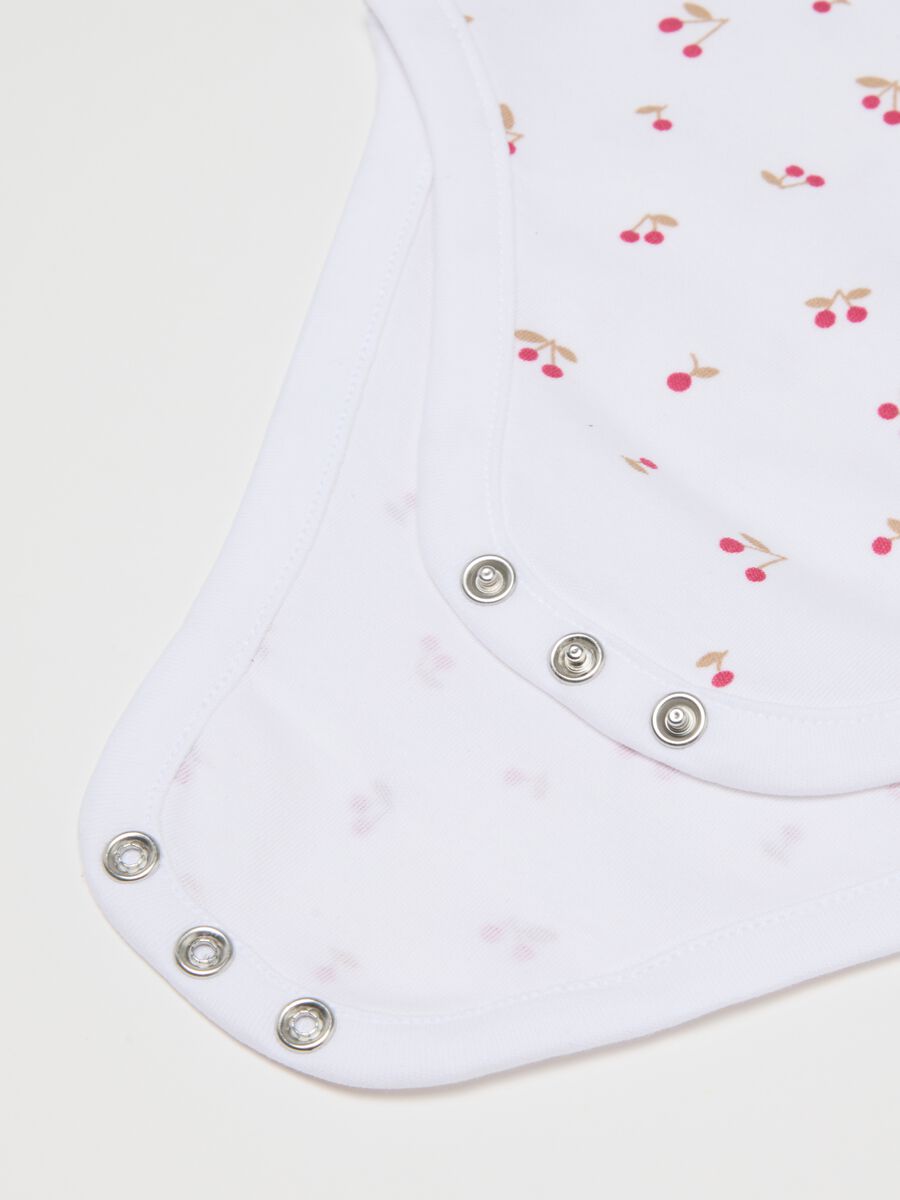 Set of two white pure cotton bodysuits for baby girls_3