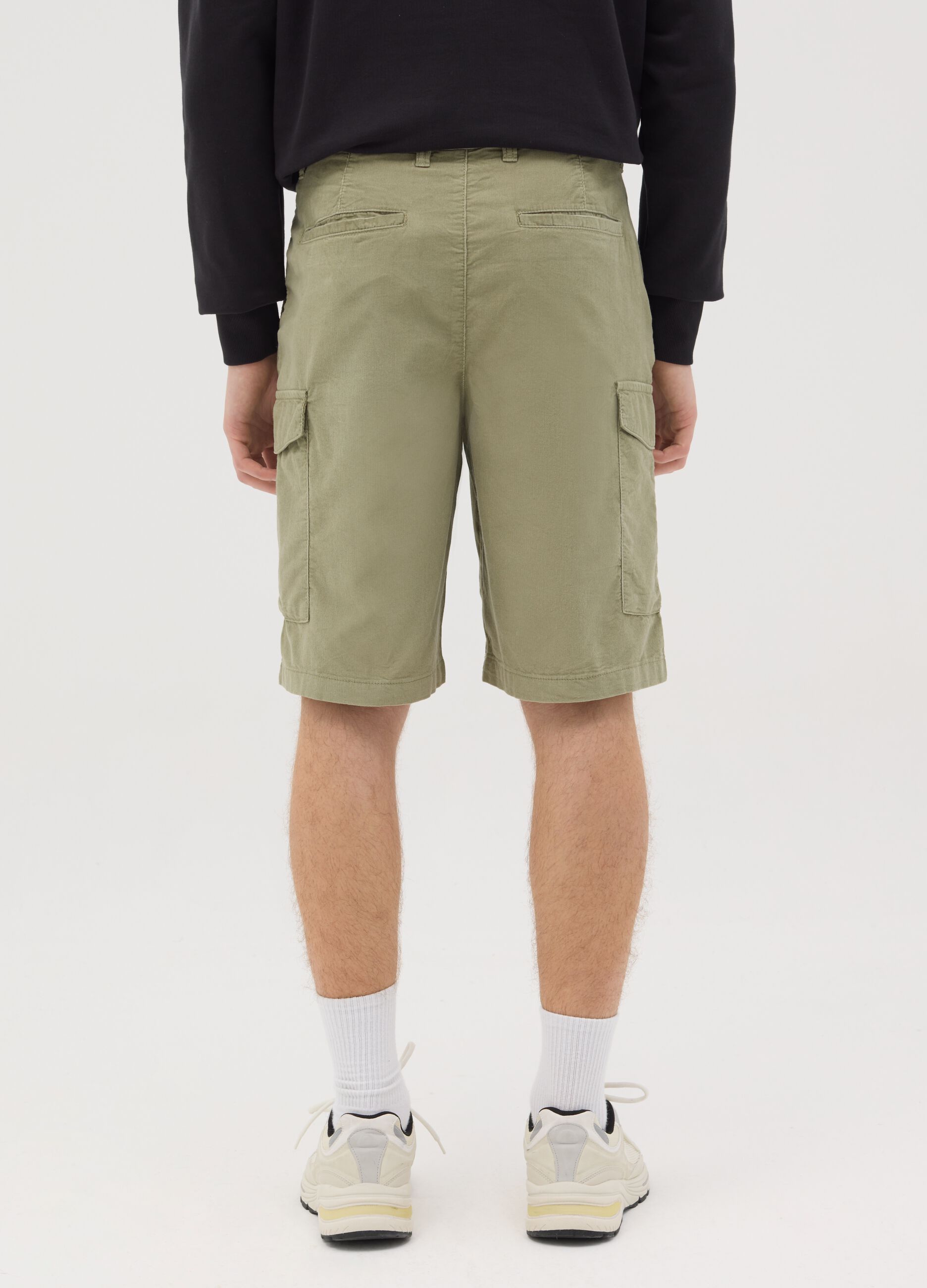 Green cargo Bermuda shorts in cotton