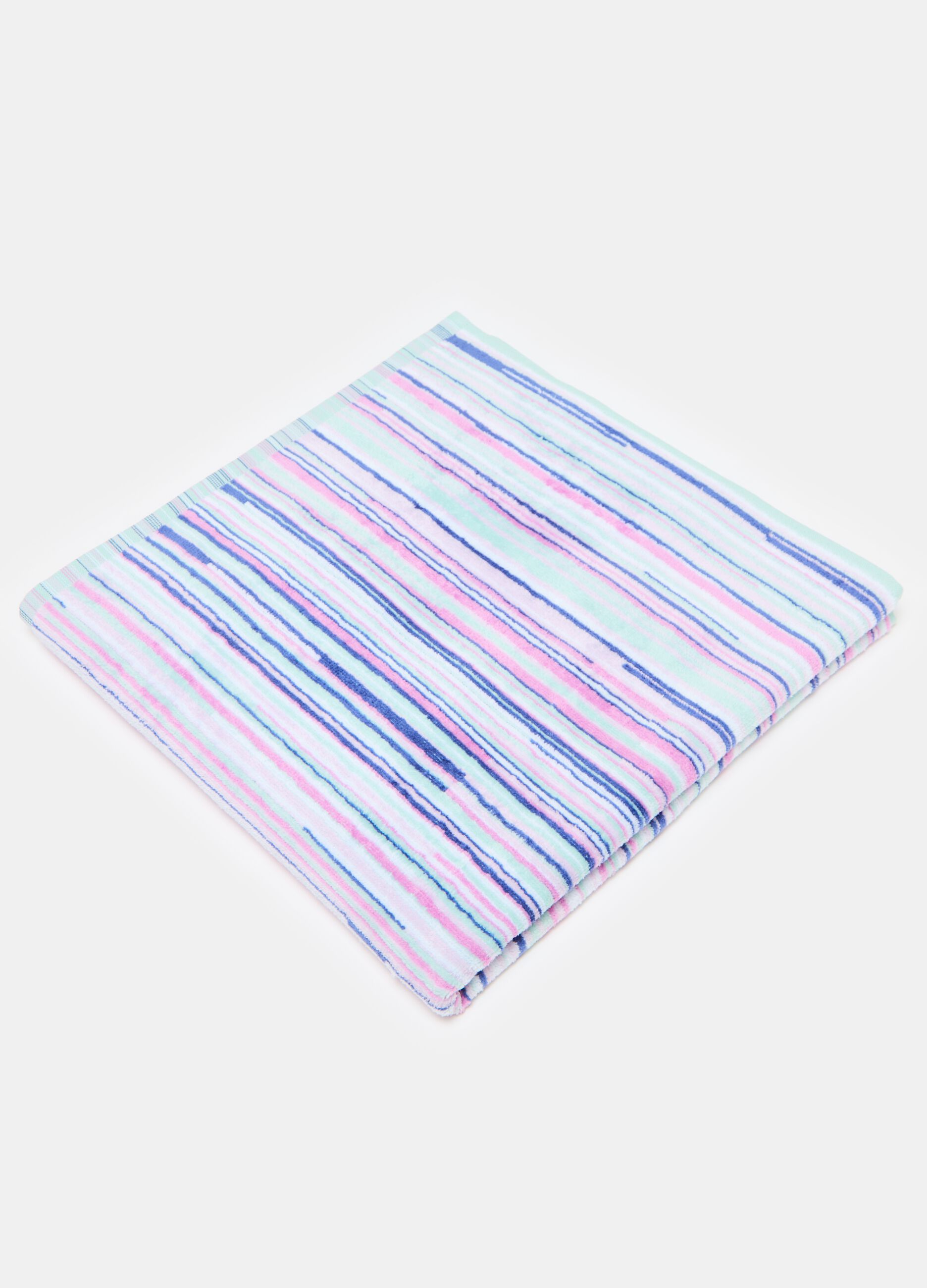 Bath towel with striped pattern