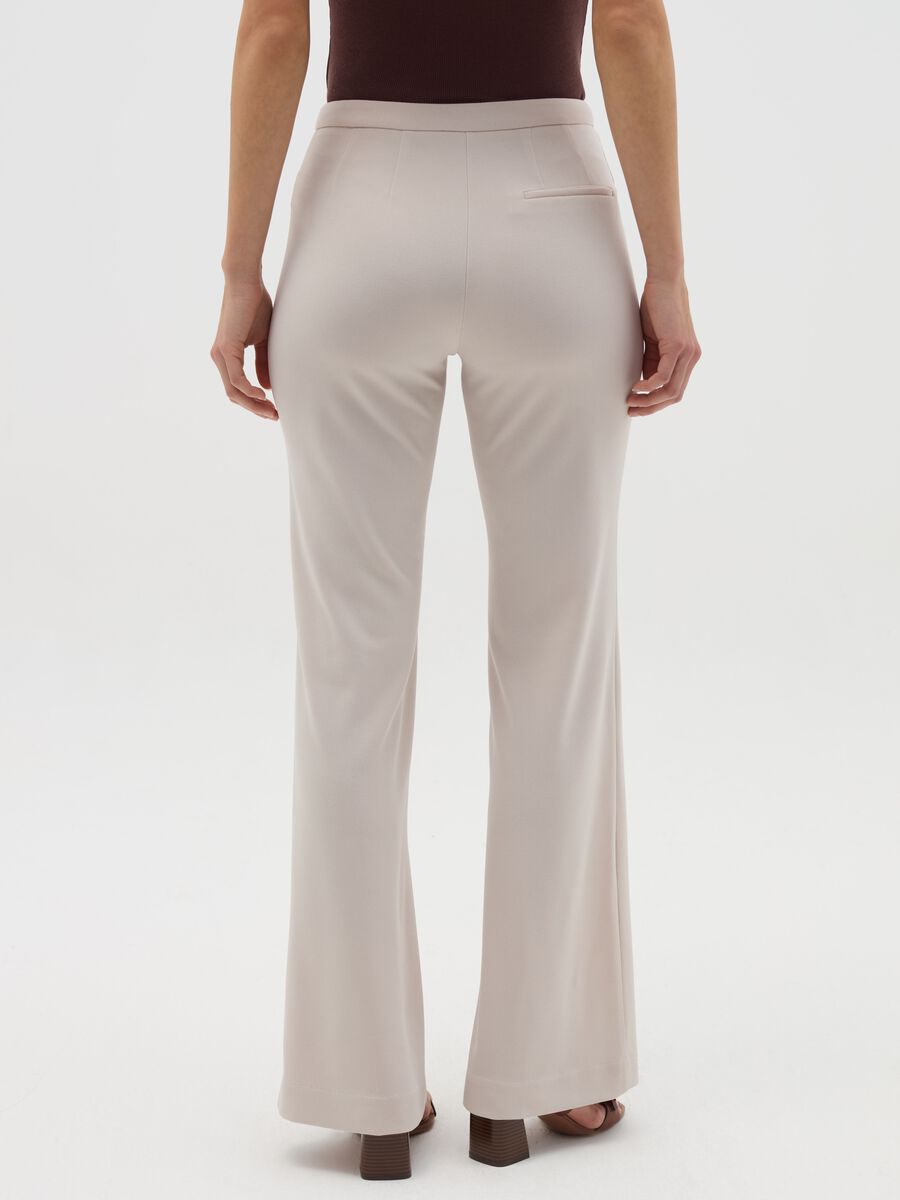 Solid colour flare-fit trousers_2
