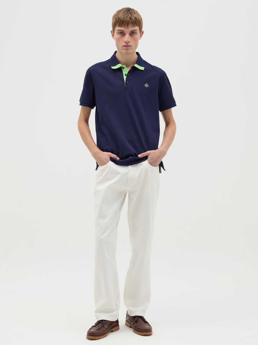 Polo shirt with contrasting detail and logo embroidery_1