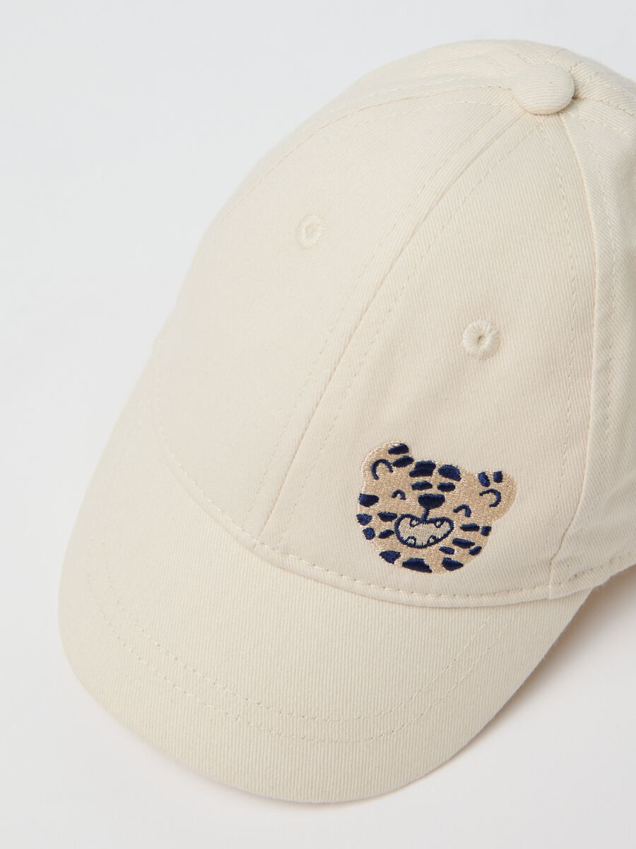 White baseball cap with embroidery_1