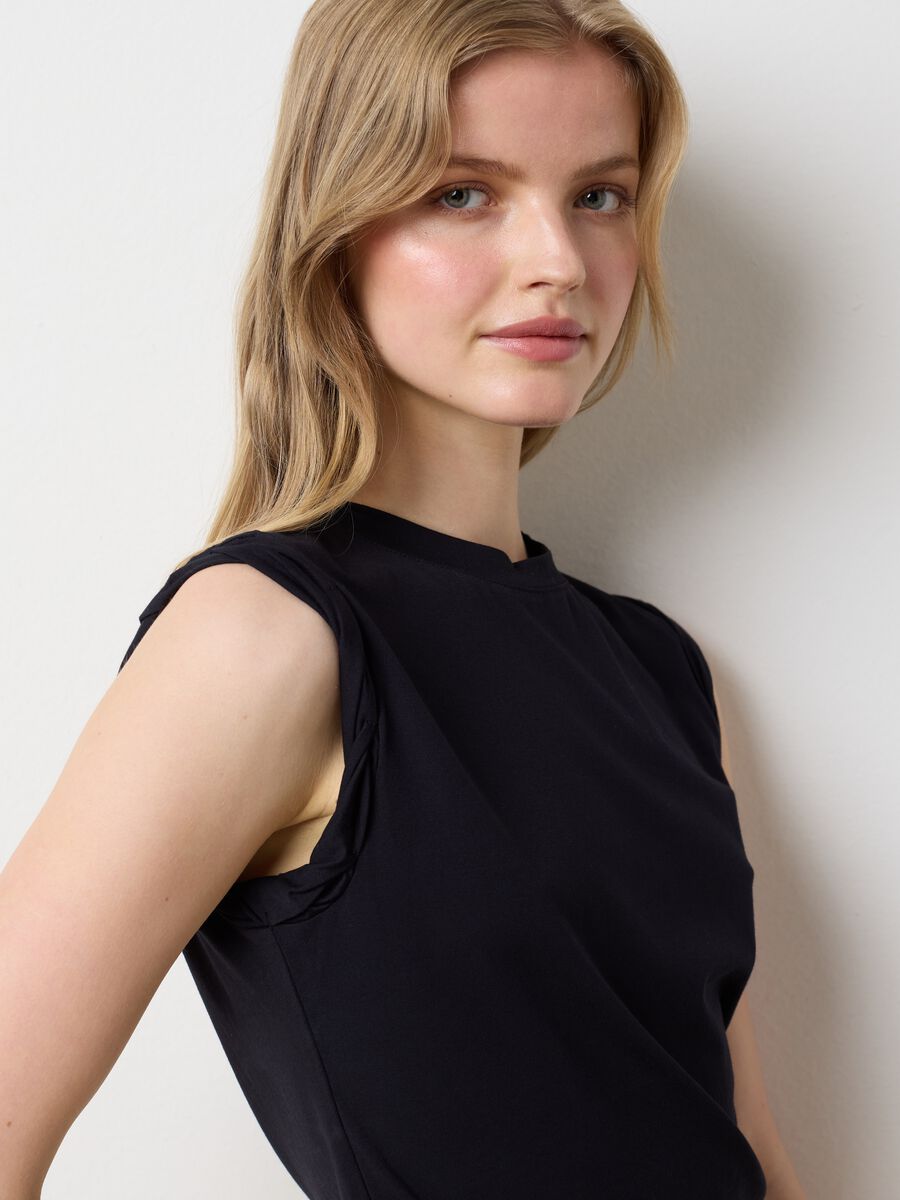 Black vest with rolled detail_0